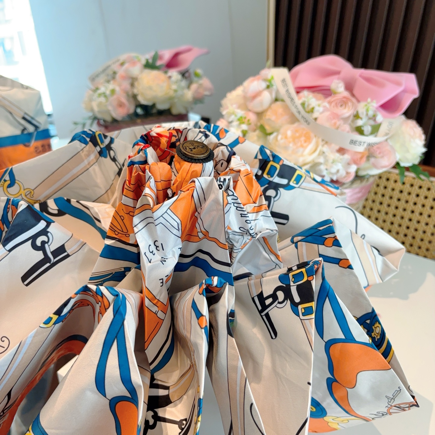 HERMÈS (爱马仕)新款 五折伞 热卖款 时尚指数爆表 不论晴天雨天使用都相得益彰 拥有它感受风从身