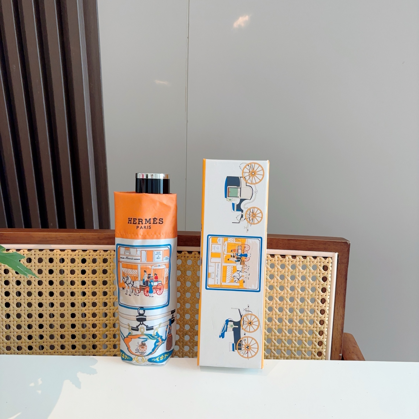 HERMÈS (爱马仕)新款 五折伞 热卖款 时尚指数爆表 不论晴天雨天使用都相得益彰 拥有它感受风从身