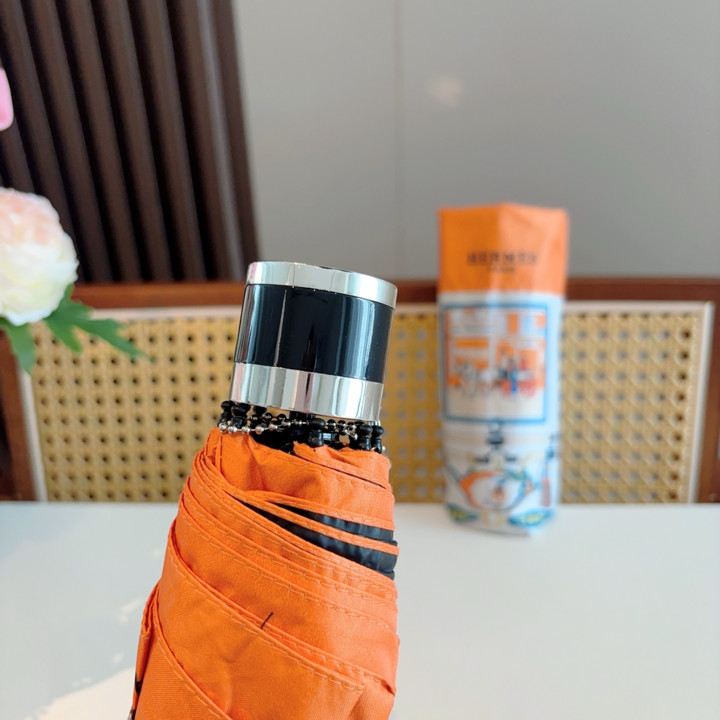 HERMÈS (爱马仕)新款 五折伞 热卖款 时尚指数爆表 不论晴天雨天使用都相得益彰 拥有它感受风从身