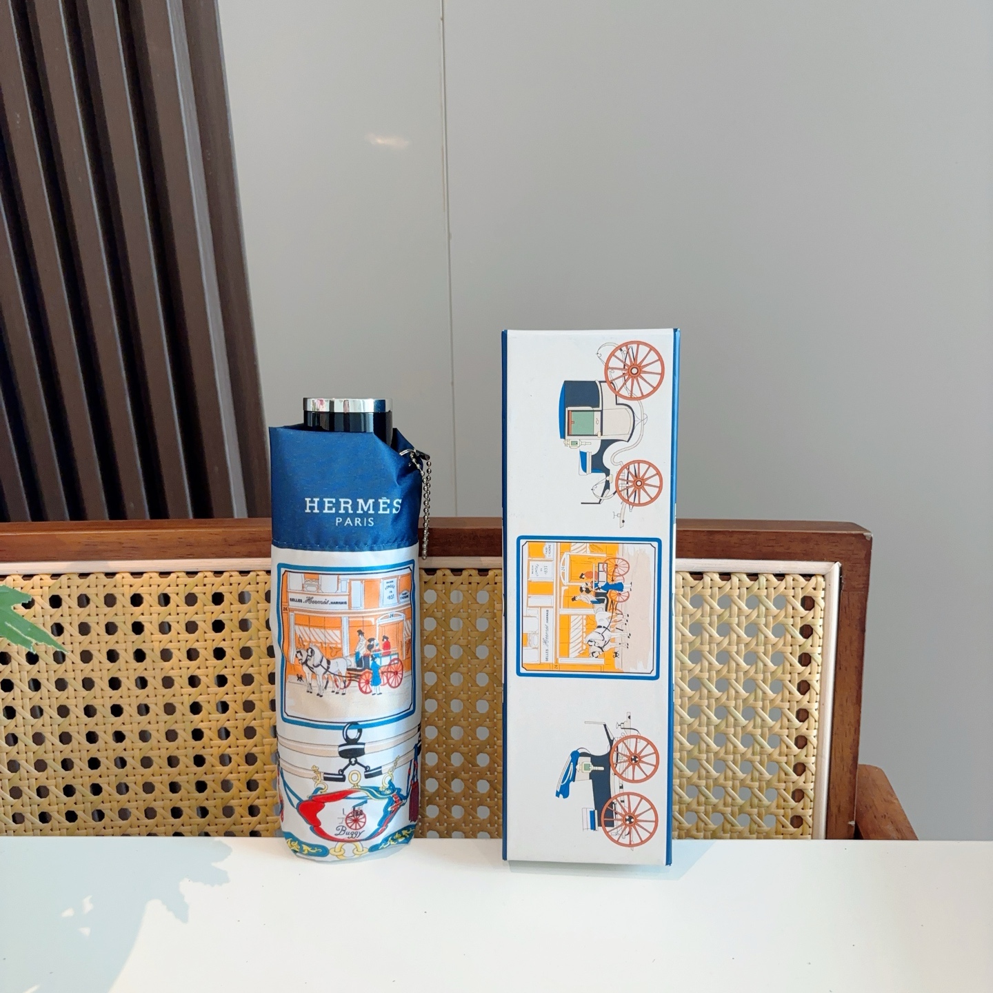 HERMÈS (爱马仕)新款 五折伞 热卖款 时尚指数爆表 不论晴天雨天使用都相得益彰 拥有它感受风从身