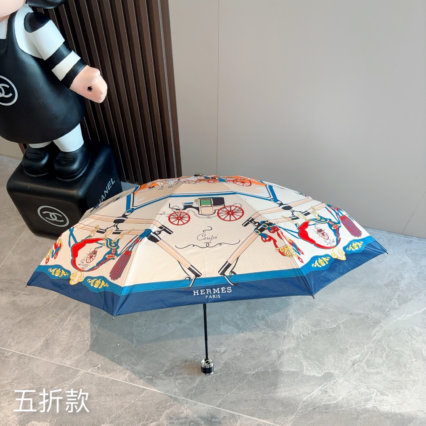 HERMÈS (爱马仕)新款 五折伞 热卖款 时尚指数爆表 不论晴天雨天使用都相得益彰 拥有它感受风从身