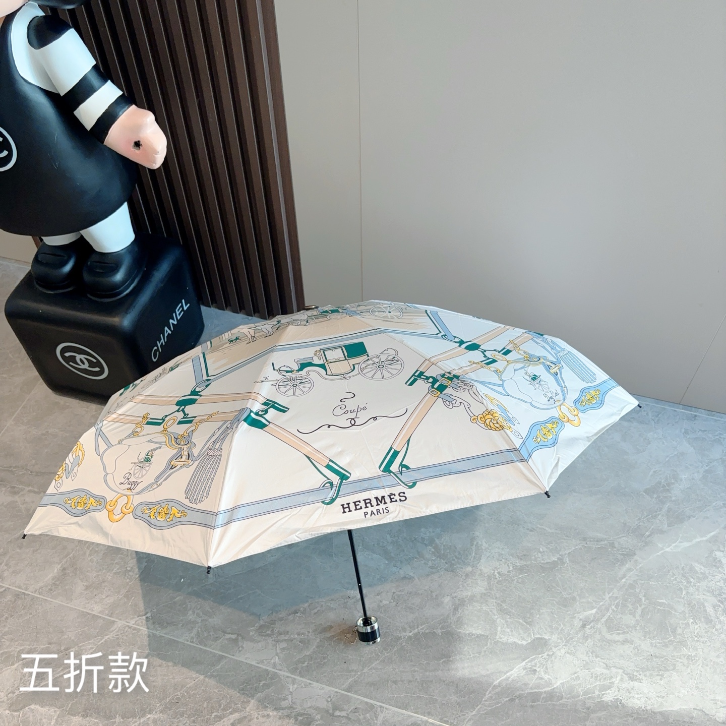 HERMÈS (爱马仕)新款 五折伞 热卖款 时尚指数爆表 不论晴天雨天使用都相得益彰 拥有它感受风从身