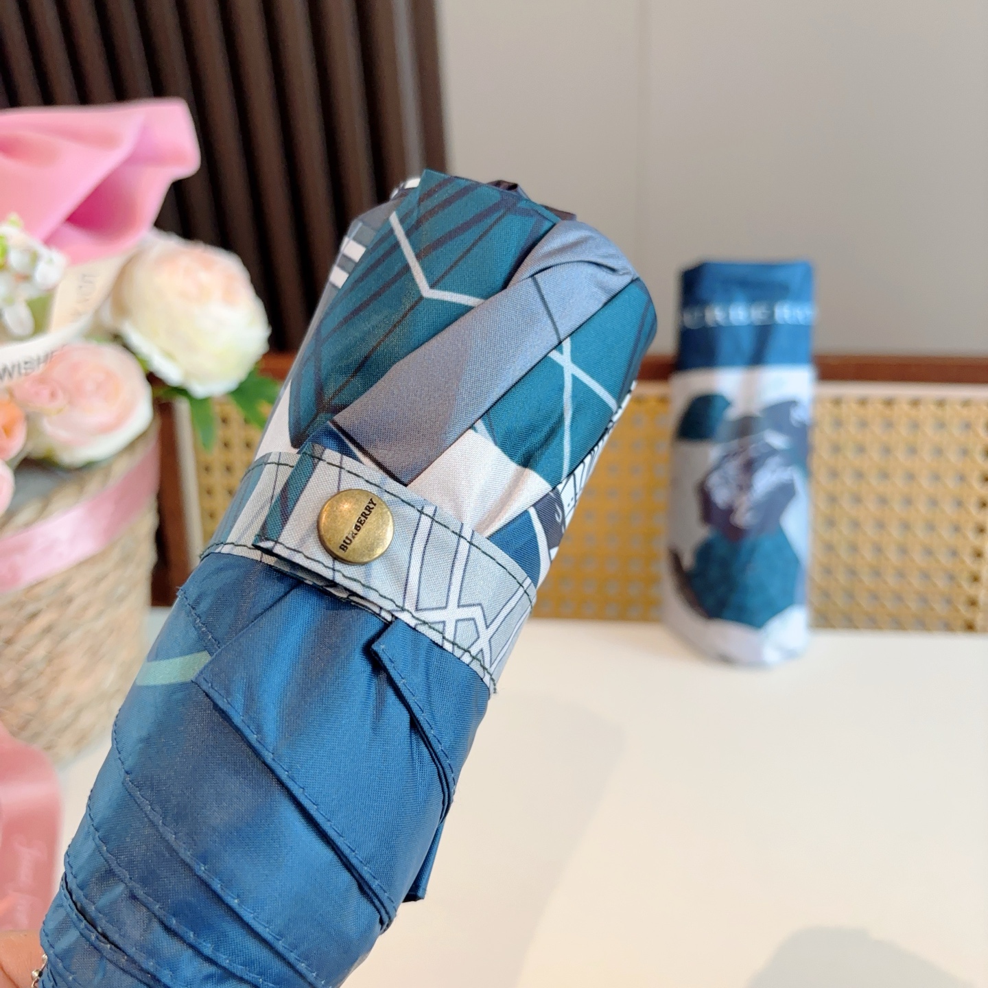  BURBERRY（巴宝莉）五折手动折叠晴雨伞 选用台湾进口UV防紫外线伞布 原单代工级品质  