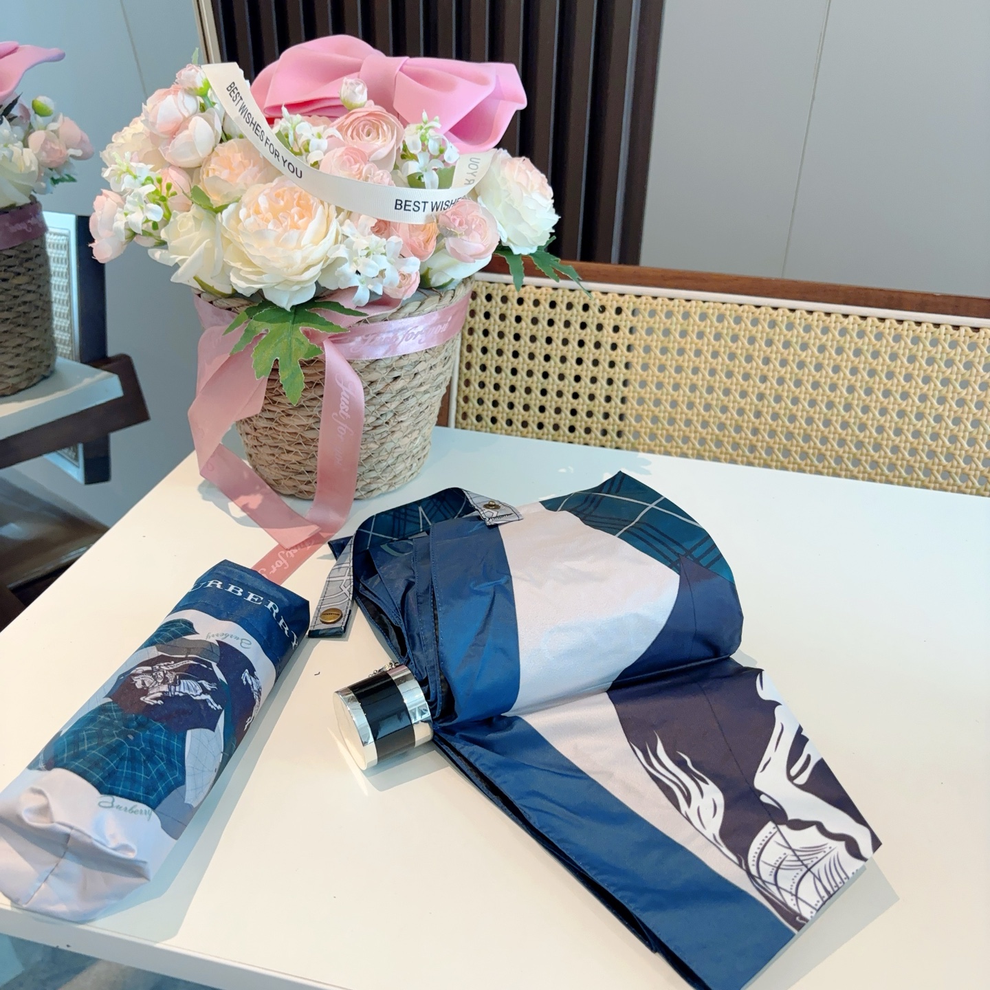  BURBERRY（巴宝莉）五折手动折叠晴雨伞 选用台湾进口UV防紫外线伞布 原单代工级品质  