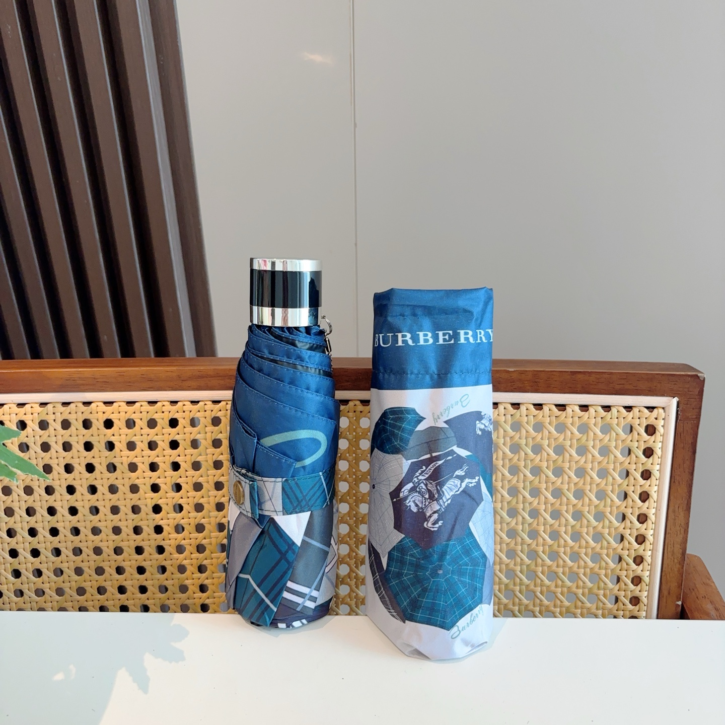 BURBERRY（巴宝莉）五折手动折叠晴雨伞 选用台湾进口UV防紫外线伞布 原单代工级品质  