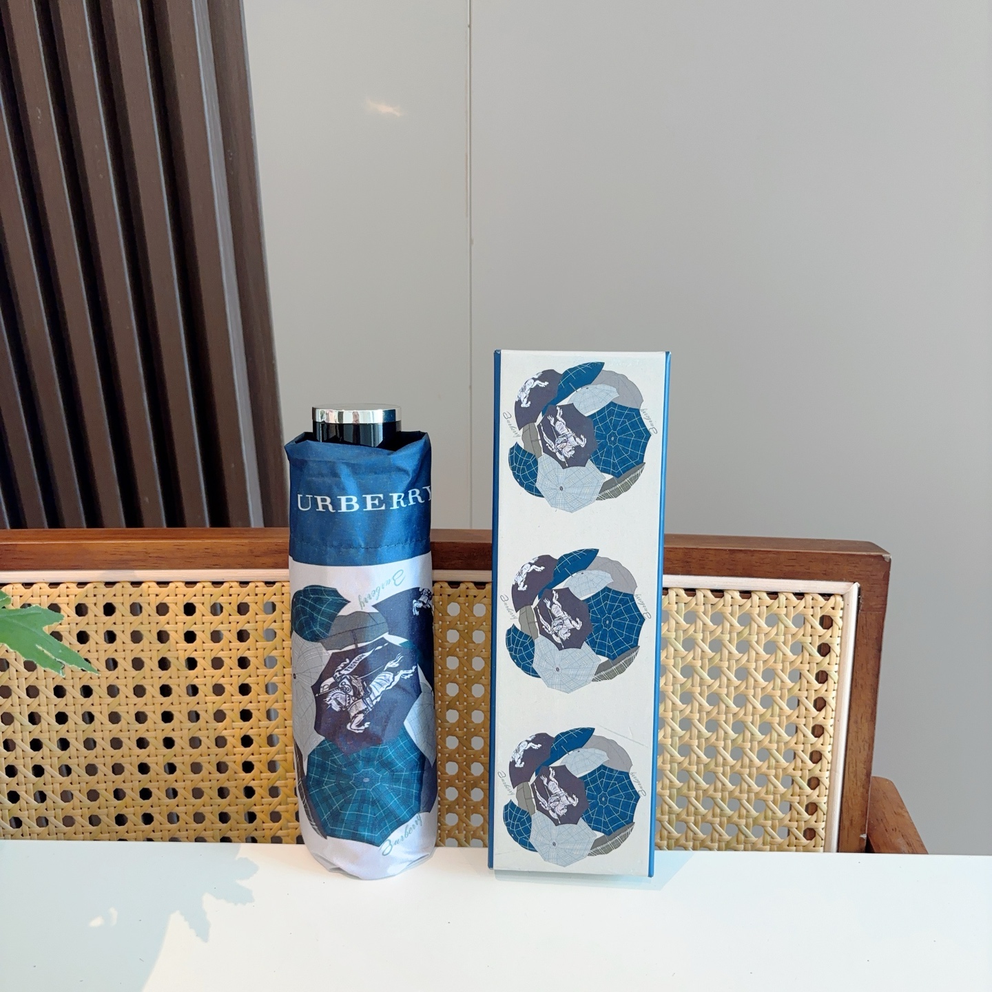  BURBERRY（巴宝莉）五折手动折叠晴雨伞 选用台湾进口UV防紫外线伞布 原单代工级品质  