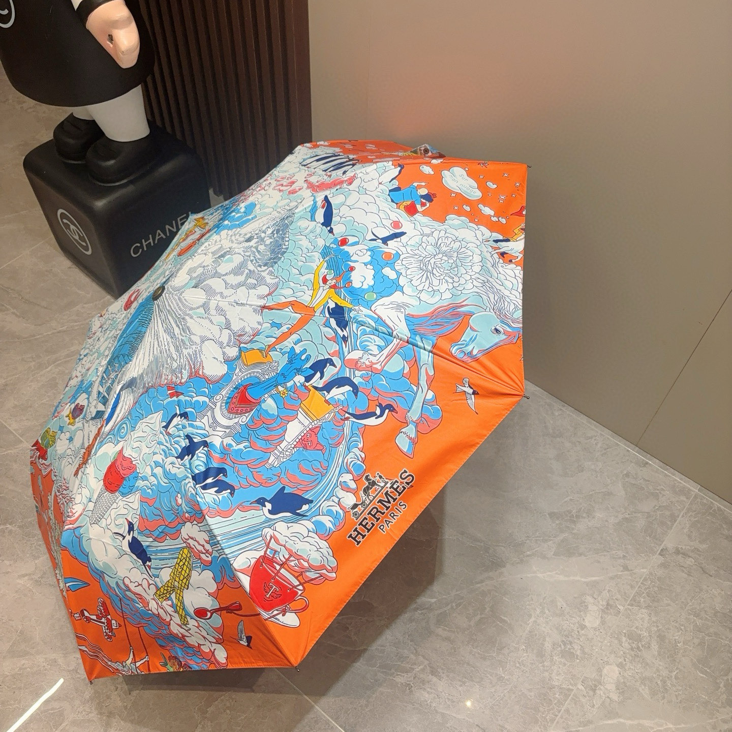 爱马仕（Hermès）   新款 极品H家三折自动伞重磅呈现 以其精湛的工艺技术和源源不断的想像力 新涂