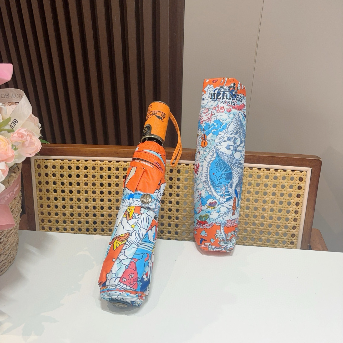 爱马仕（Hermès）   新款 极品H家三折自动伞重磅呈现 以其精湛的工艺技术和源源不断的想像力 新涂