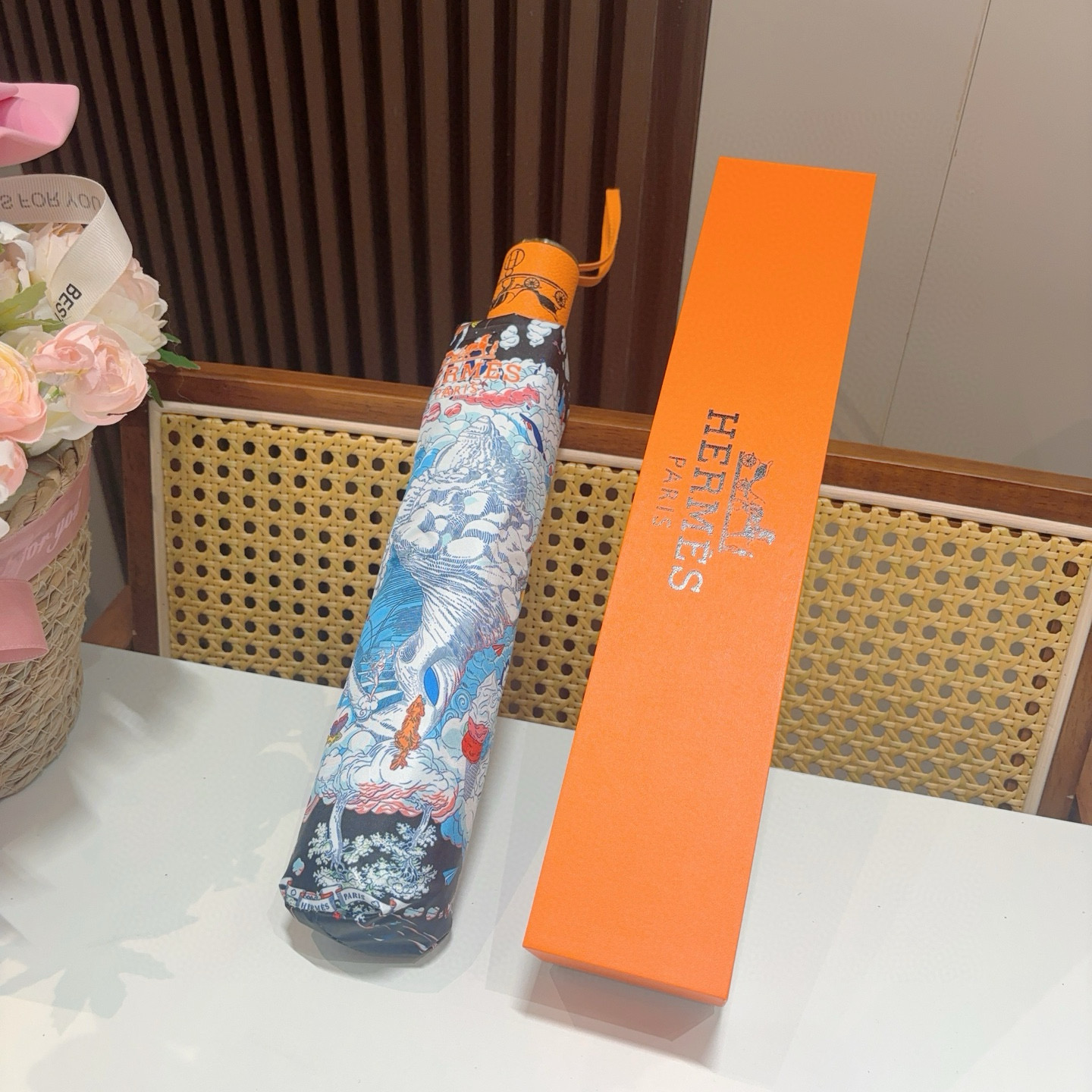 爱马仕（Hermès）   新款 极品H家三折自动伞重磅呈现 以其精湛的工艺技术和源源不断的想像力 新涂