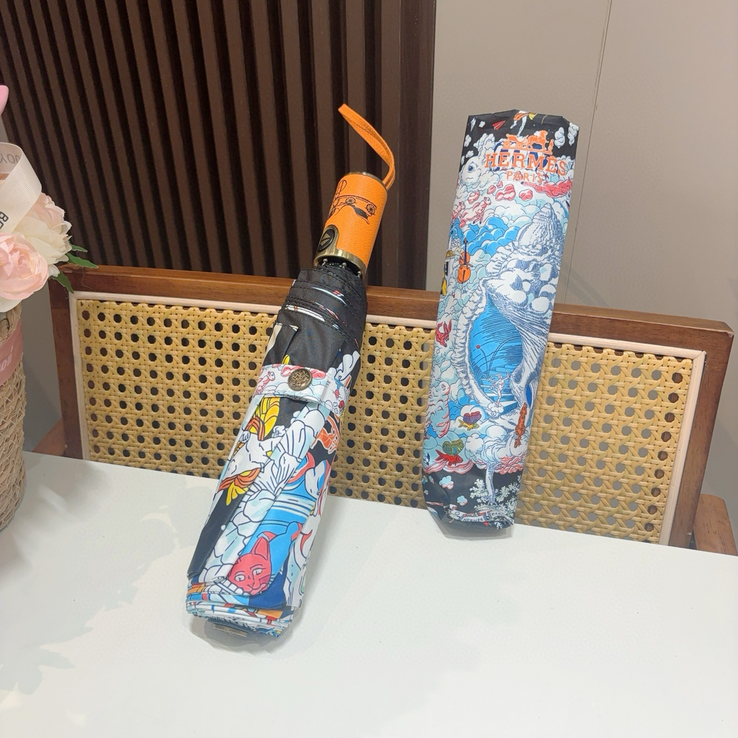 爱马仕（Hermès）   新款 极品H家三折自动伞重磅呈现 以其精湛的工艺技术和源源不断的想像力 新涂