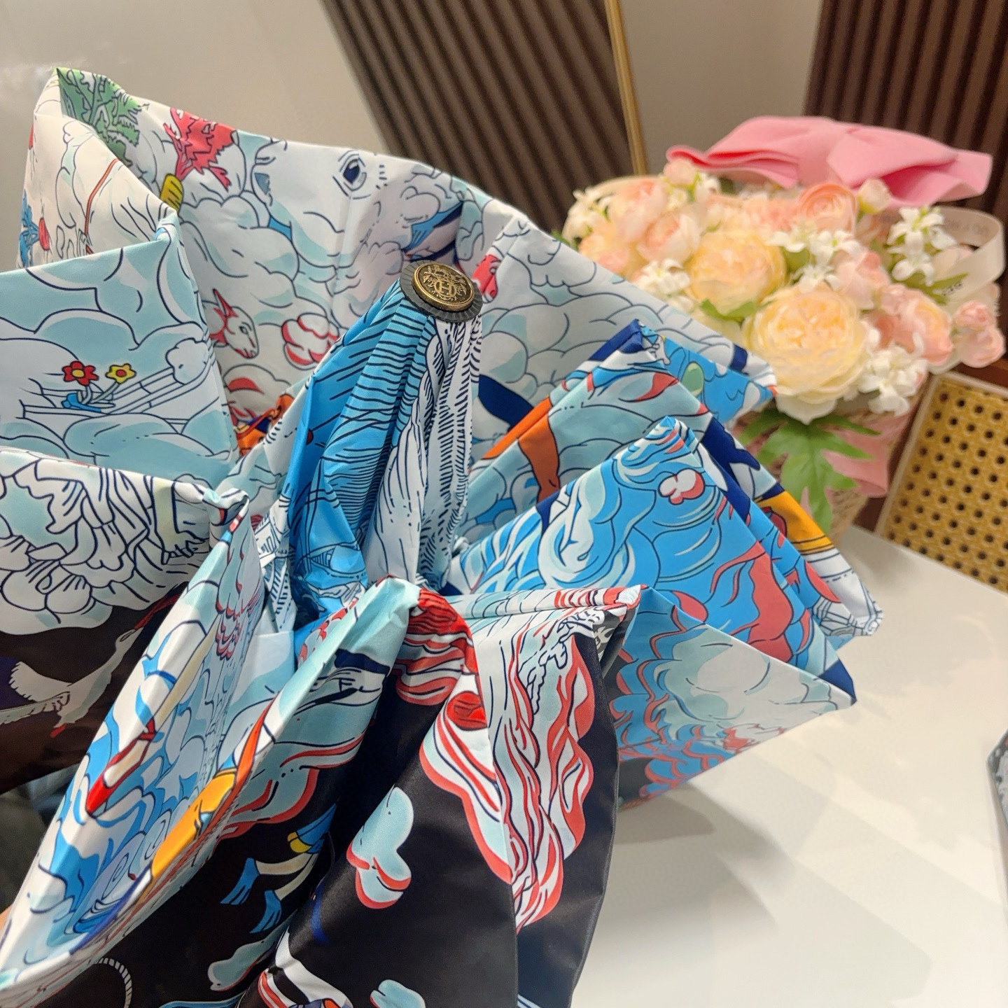 爱马仕（Hermès）   新款 极品H家三折自动伞重磅呈现 以其精湛的工艺技术和源源不断的想像力 新涂