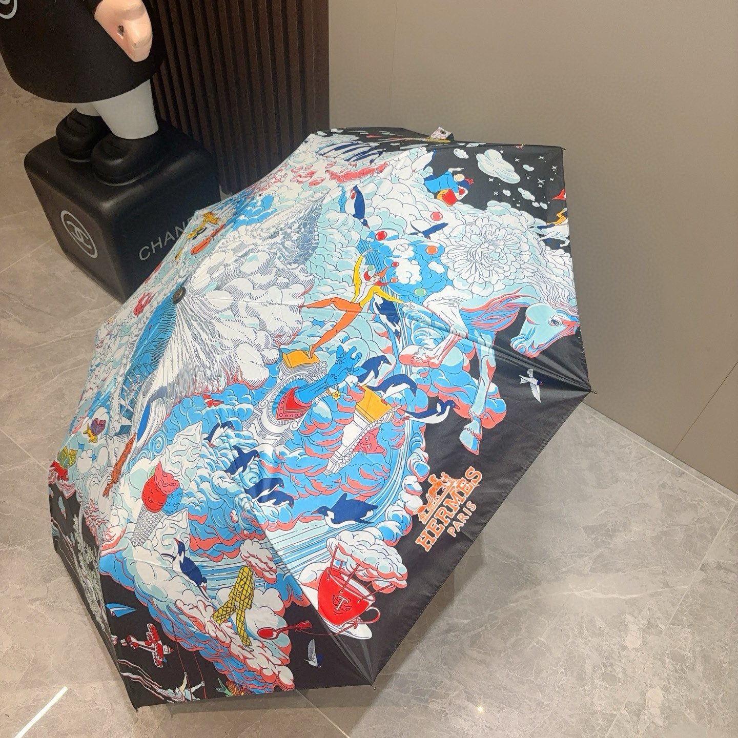 爱马仕（Hermès）   新款 极品H家三折自动伞重磅呈现 以其精湛的工艺技术和源源不断的想像力 新涂