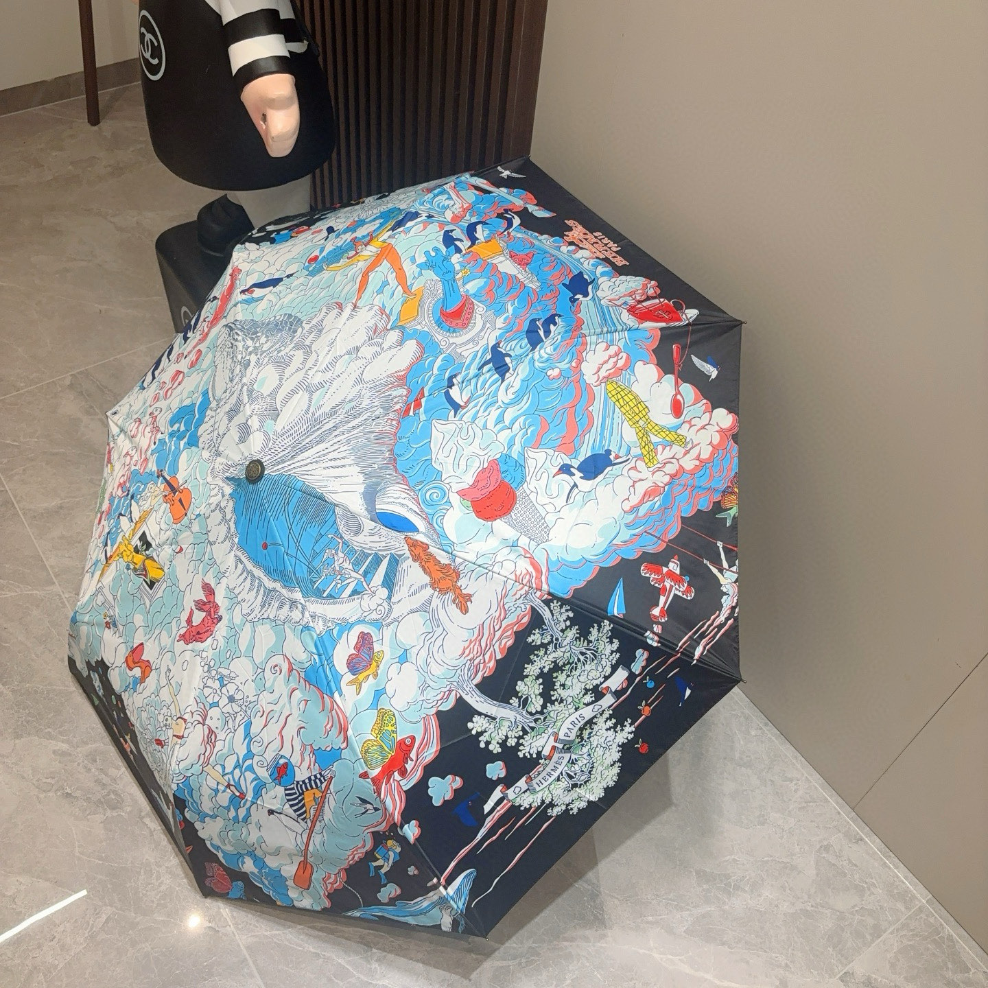 爱马仕（Hermès）   新款 极品H家三折自动伞重磅呈现 以其精湛的工艺技术和源源不断的想像力 新涂