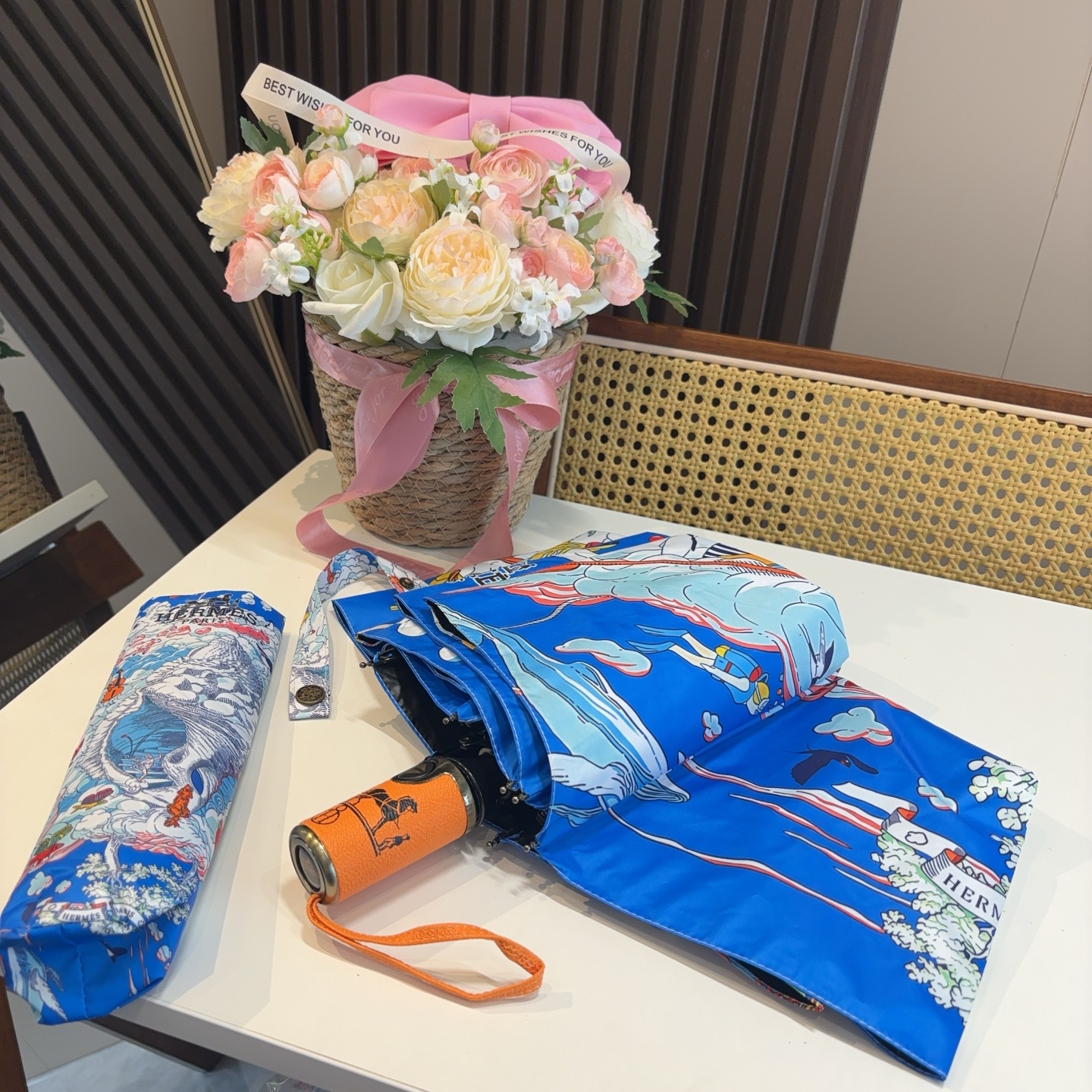 爱马仕（Hermès）   新款 极品H家三折自动伞重磅呈现 以其精湛的工艺技术和源源不断的想像力 新涂