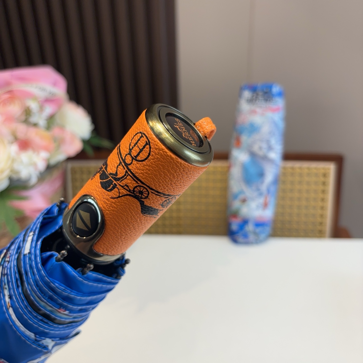 爱马仕（Hermès）   新款 极品H家三折自动伞重磅呈现 以其精湛的工艺技术和源源不断的想像力 新涂