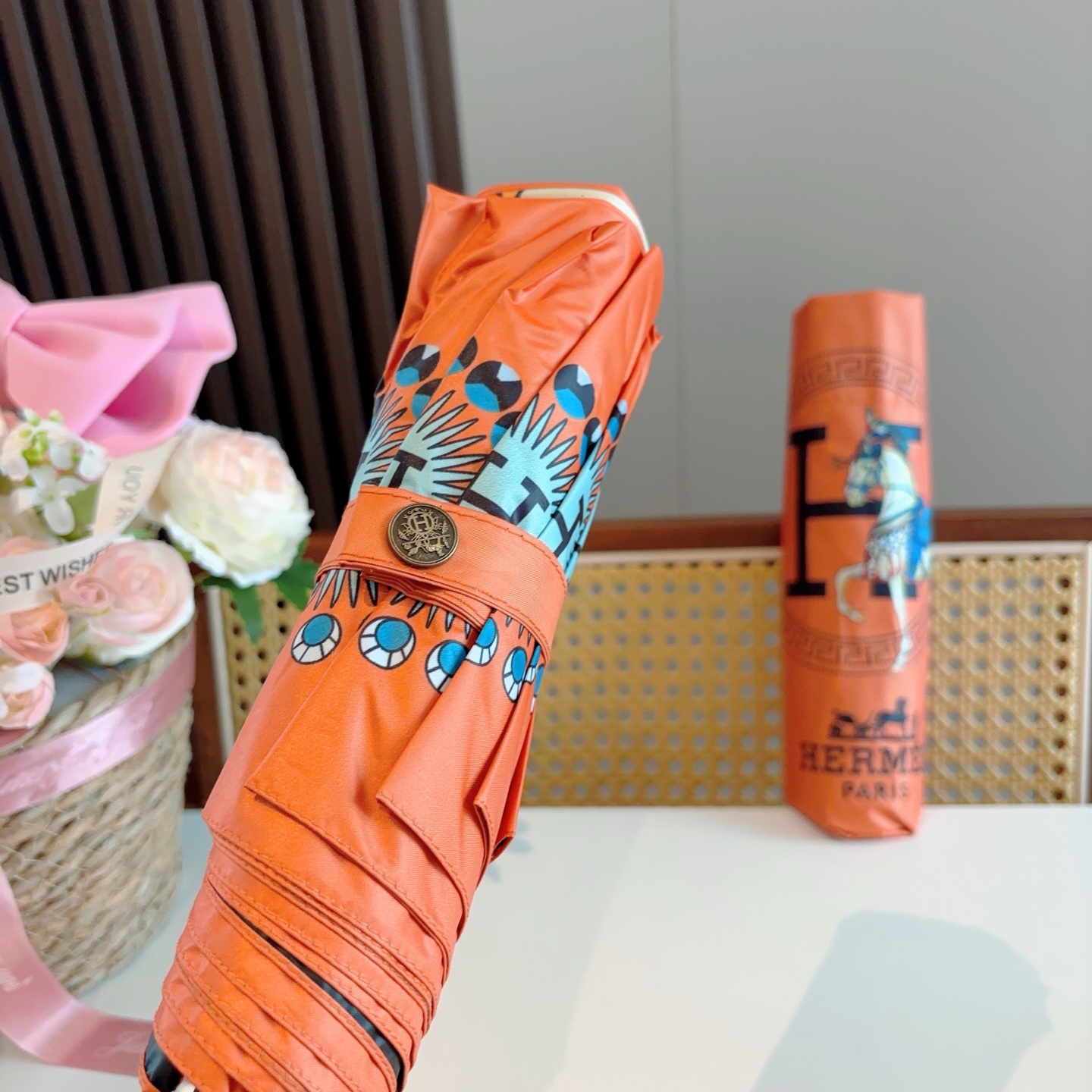 爱马仕（Hermès）   新款 极品H家三折自动伞重磅呈现 以其精湛的工艺技术和源源不断的想像力 新涂