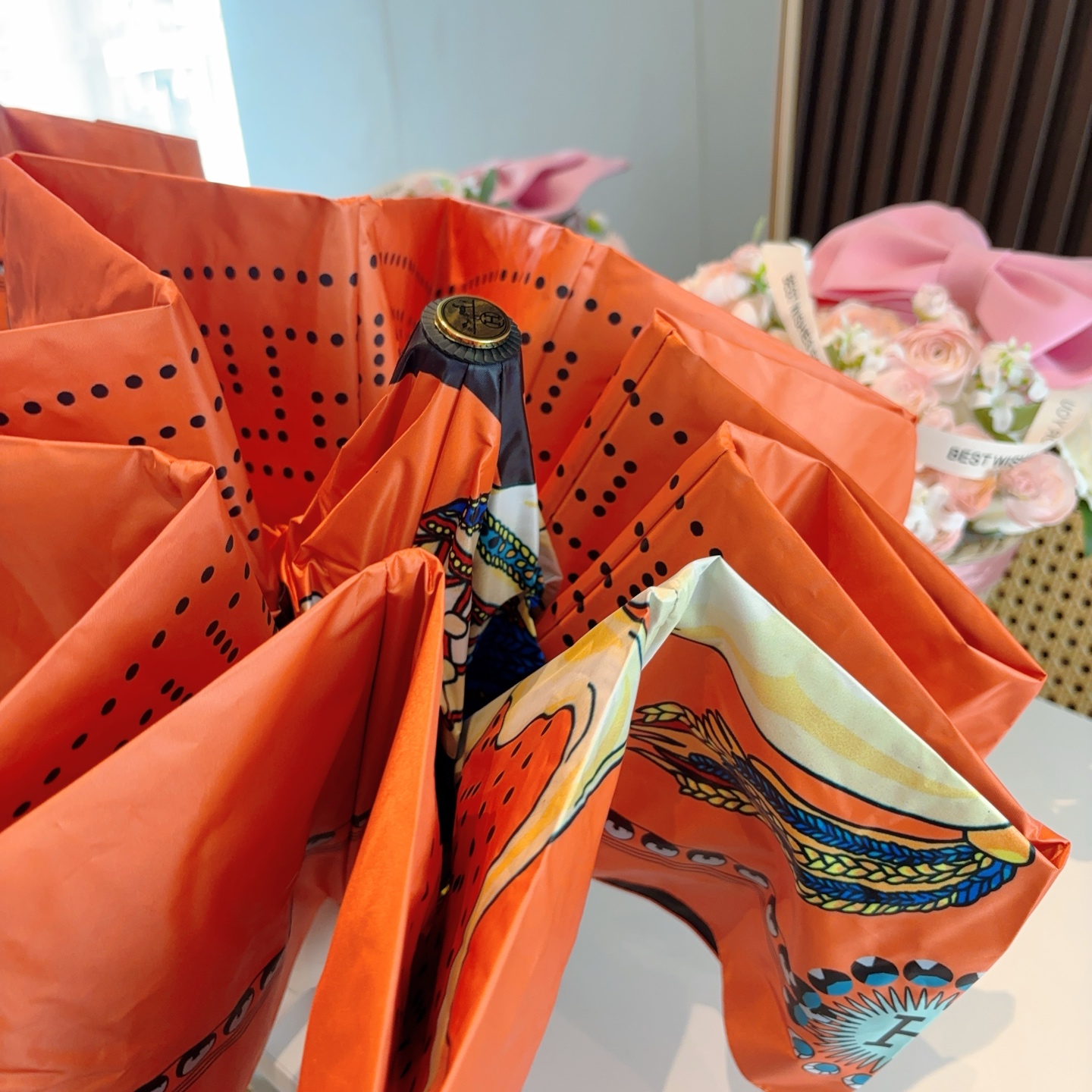 爱马仕（Hermès）   新款 极品H家三折自动伞重磅呈现 以其精湛的工艺技术和源源不断的想像力 新涂