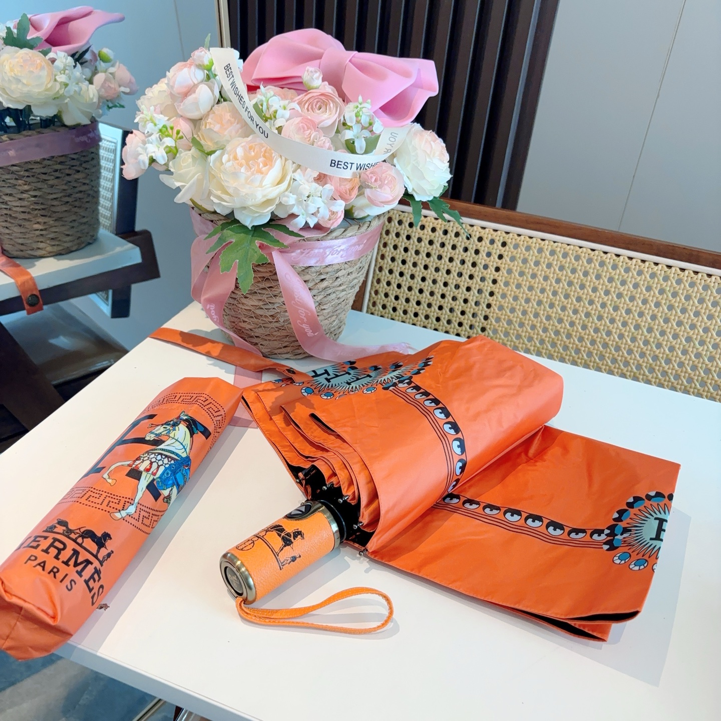 爱马仕（Hermès）   新款 极品H家三折自动伞重磅呈现 以其精湛的工艺技术和源源不断的想像力 新涂