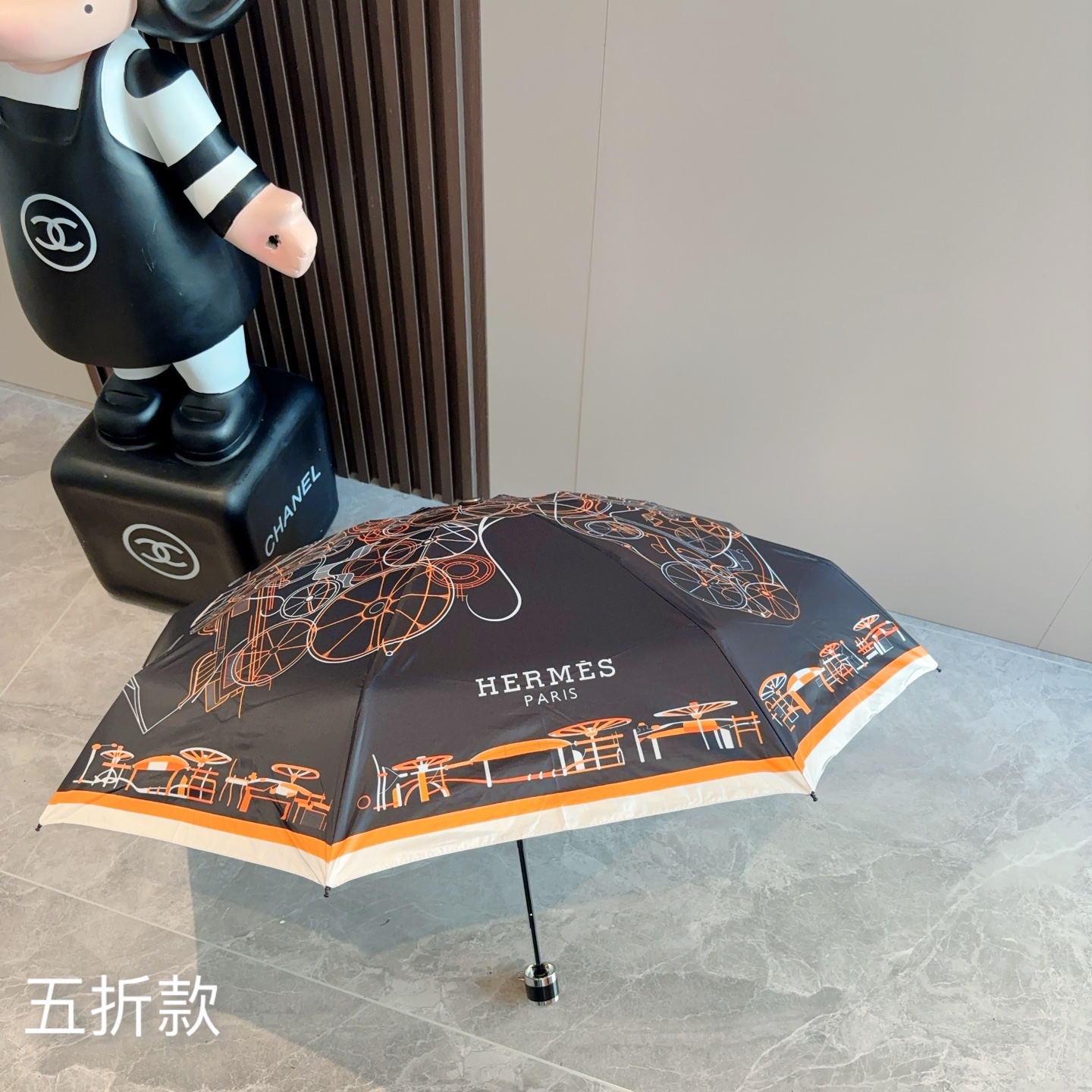 HERMÈS (爱马仕)新款 五折伞 热卖款 时尚指数爆表 不论晴天雨天使用都相得益彰 拥有它感受风从身