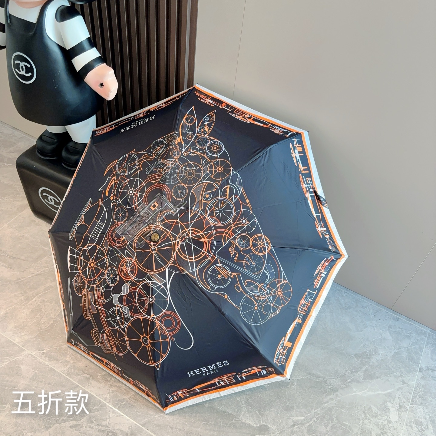 HERMÈS (爱马仕)新款 五折伞 热卖款 时尚指数爆表 不论晴天雨天使用都相得益彰 拥有它感受风从身