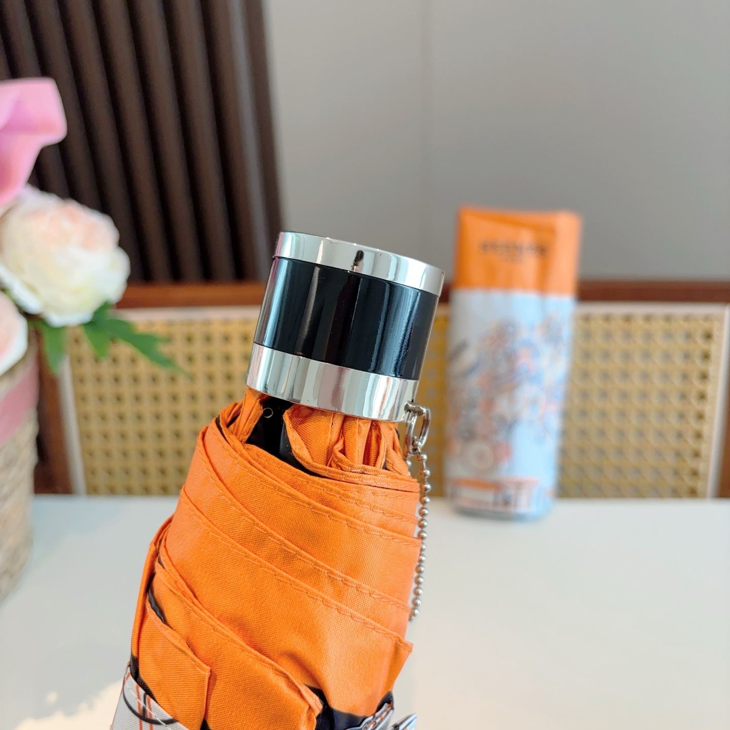 HERMÈS (爱马仕)新款 五折伞 热卖款 时尚指数爆表 不论晴天雨天使用都相得益彰 拥有它感受风从身