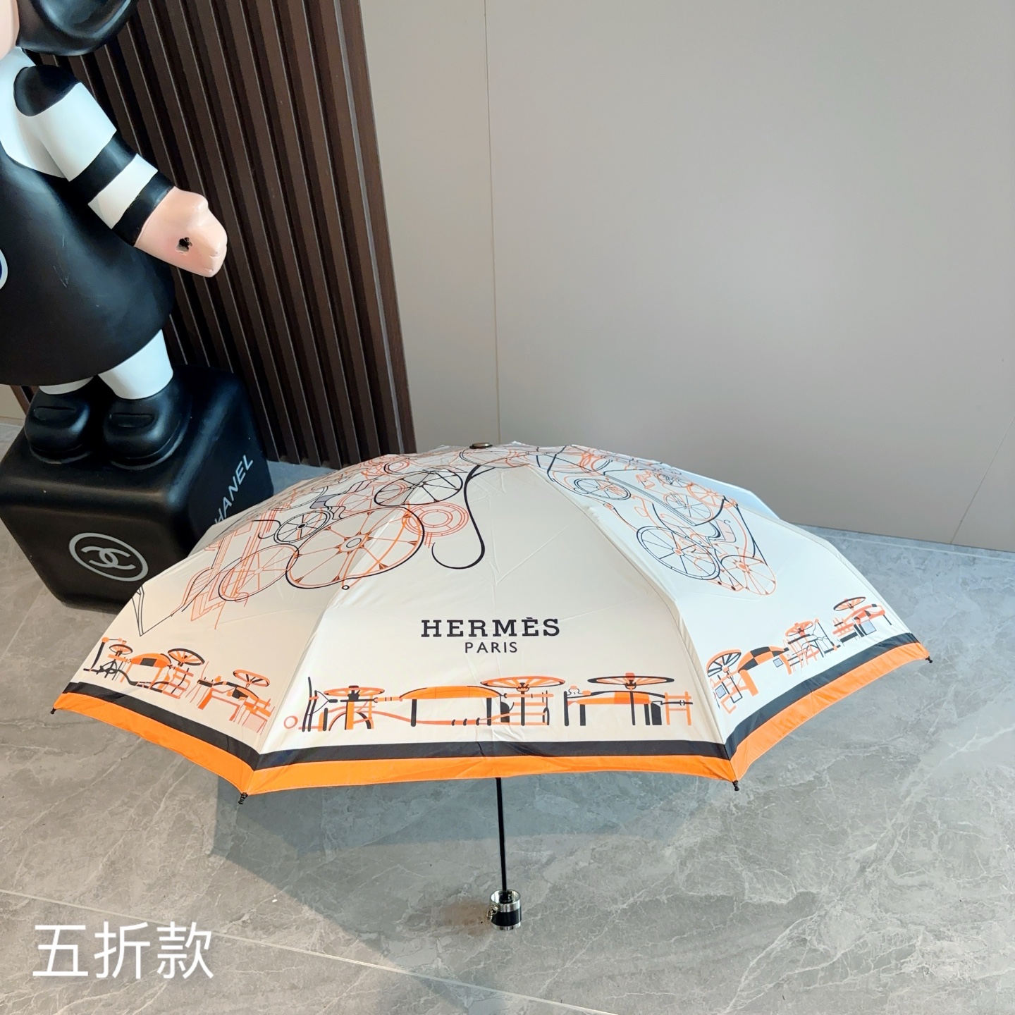 HERMÈS (爱马仕)新款 五折伞 热卖款 时尚指数爆表 不论晴天雨天使用都相得益彰 拥有它感受风从身