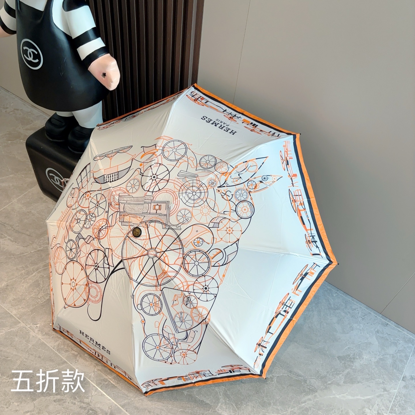 HERMÈS (爱马仕)新款 五折伞 热卖款 时尚指数爆表 不论晴天雨天使用都相得益彰 拥有它感受风从身