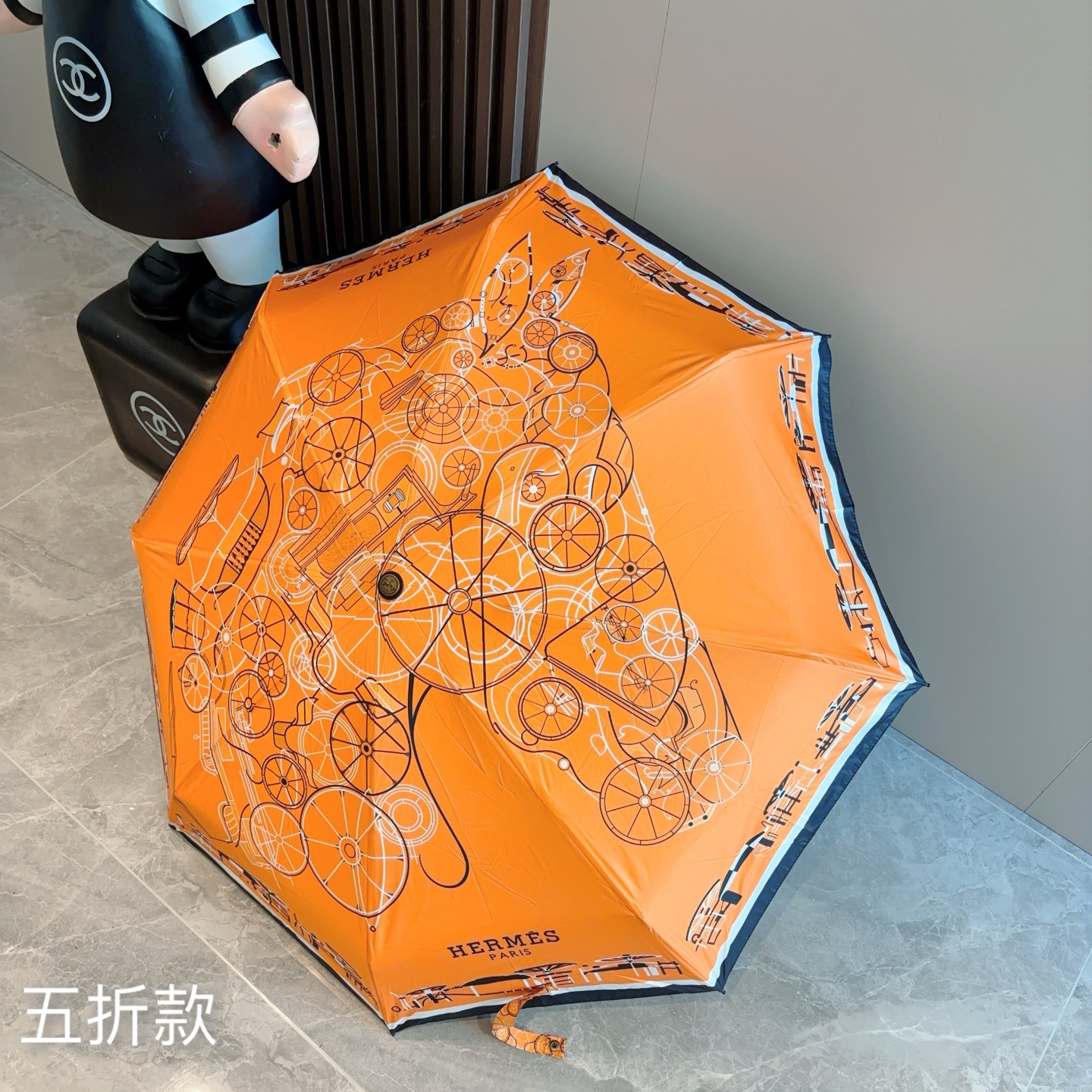 HERMÈS (爱马仕)新款 五折伞 热卖款 时尚指数爆表 不论晴天雨天使用都相得益彰 拥有它感受风从身