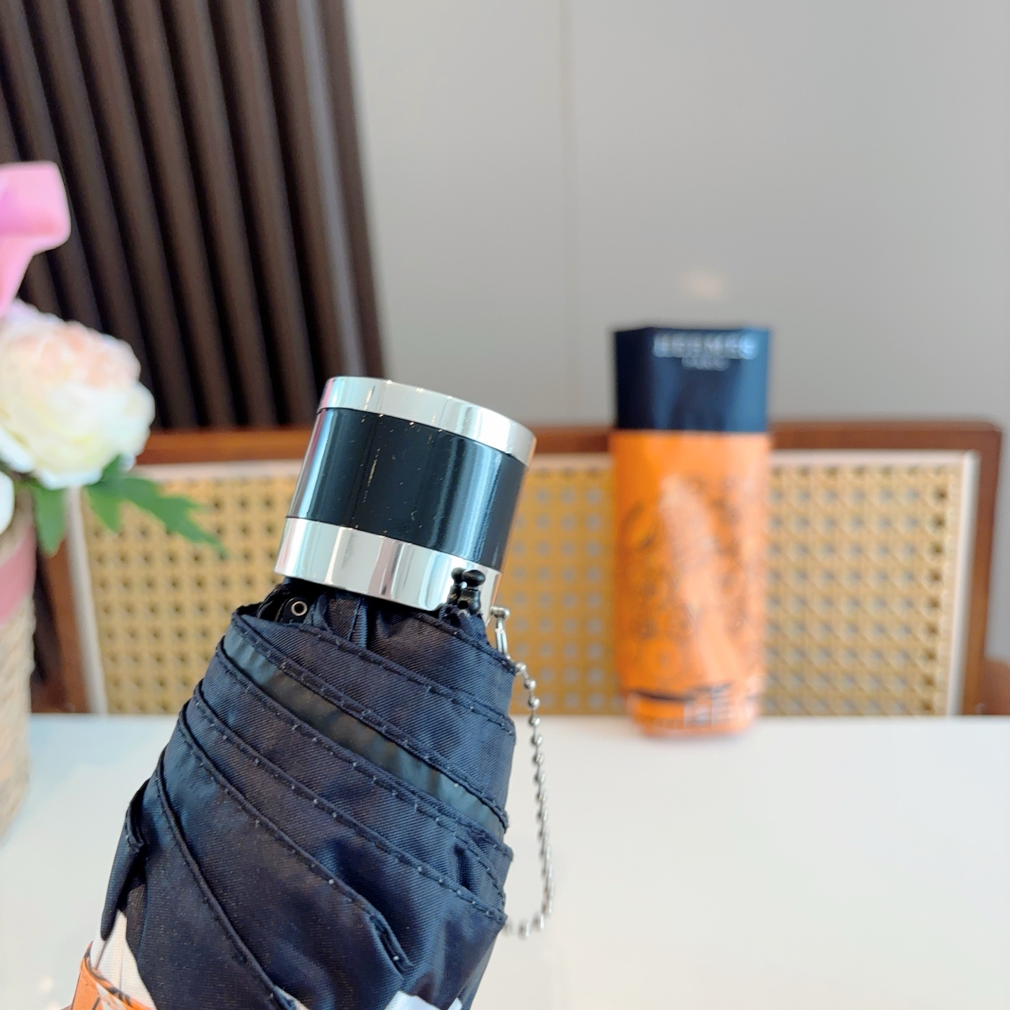 HERMÈS (爱马仕)新款 五折伞 热卖款 时尚指数爆表 不论晴天雨天使用都相得益彰 拥有它感受风从身