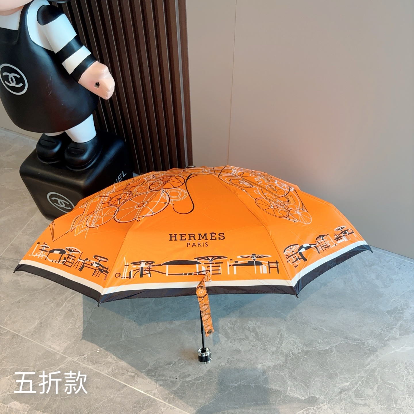 HERMÈS (爱马仕)新款 五折伞 热卖款 时尚指数爆表 不论晴天雨天使用都相得益彰 拥有它感受风从身