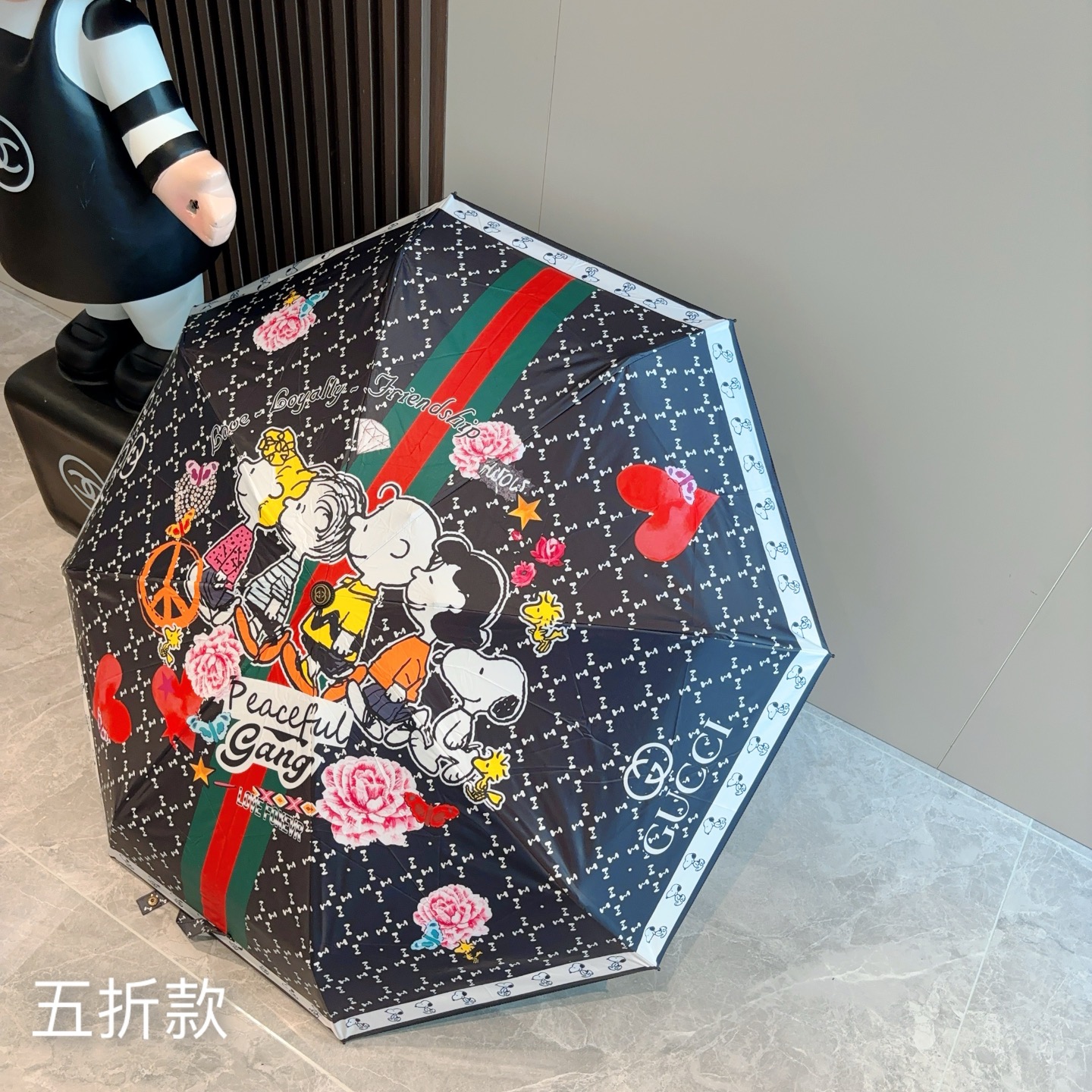  GUCCI古奇 新款 五折伞 热卖款 时尚指数爆表 不论晴天雨天使用都相得益彰 拥有它感受风从身体经过