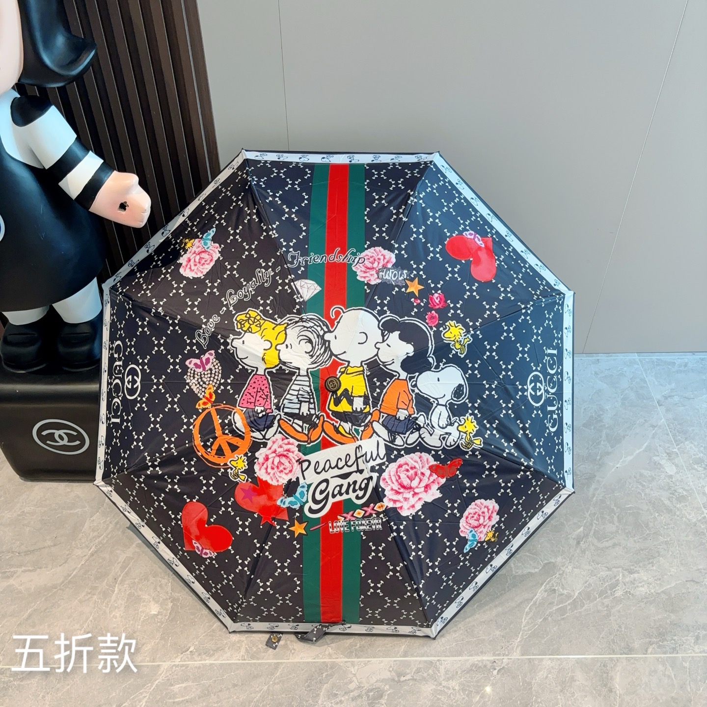 GUCCI古奇 新款 五折伞 热卖款 时尚指数爆表 不论晴天雨天使用都相得益彰 拥有它感受风从身体经过