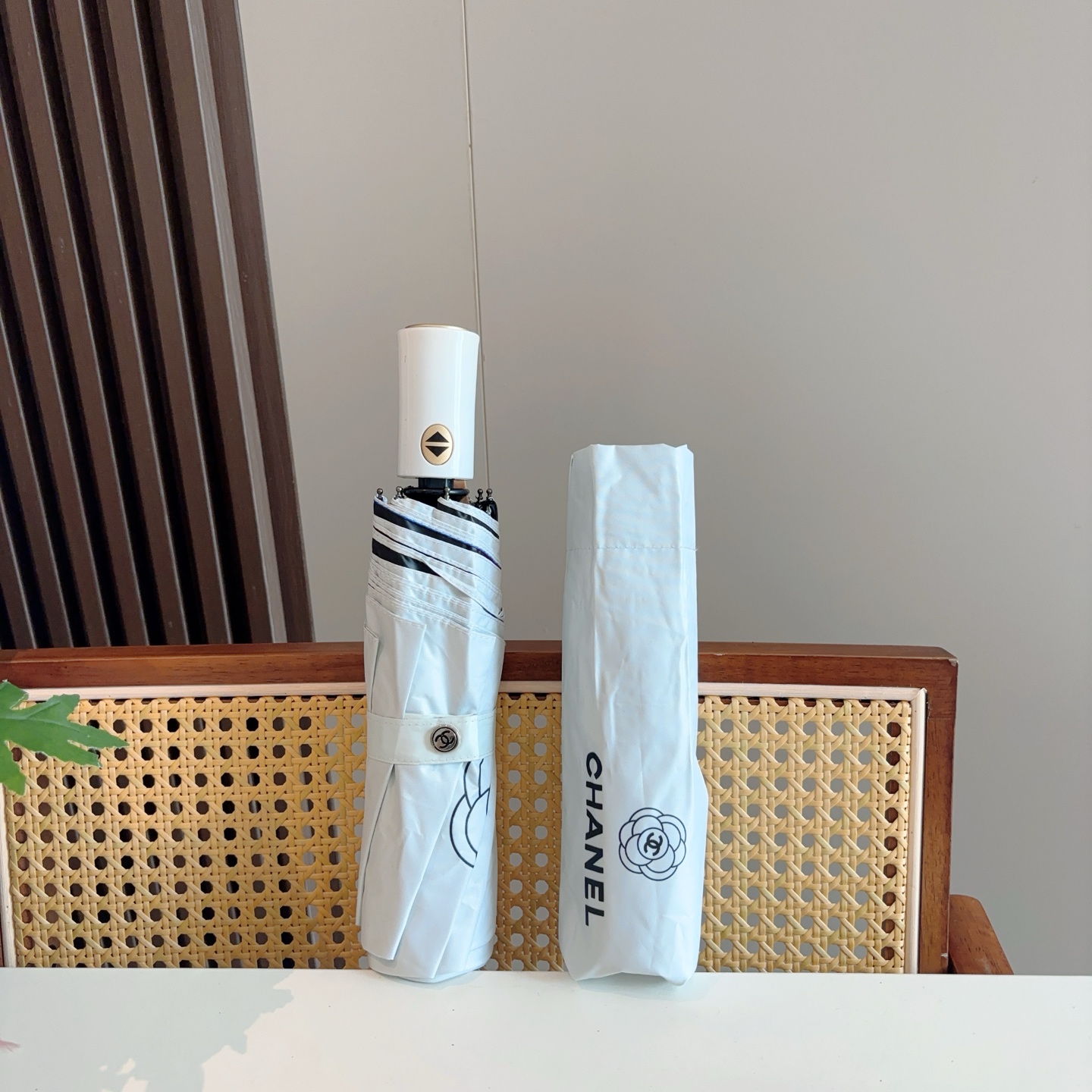  CHANEL（香奈儿）三折自动折叠晴雨伞 选用台湾进口UV防紫外线伞布 原单代工级品质  