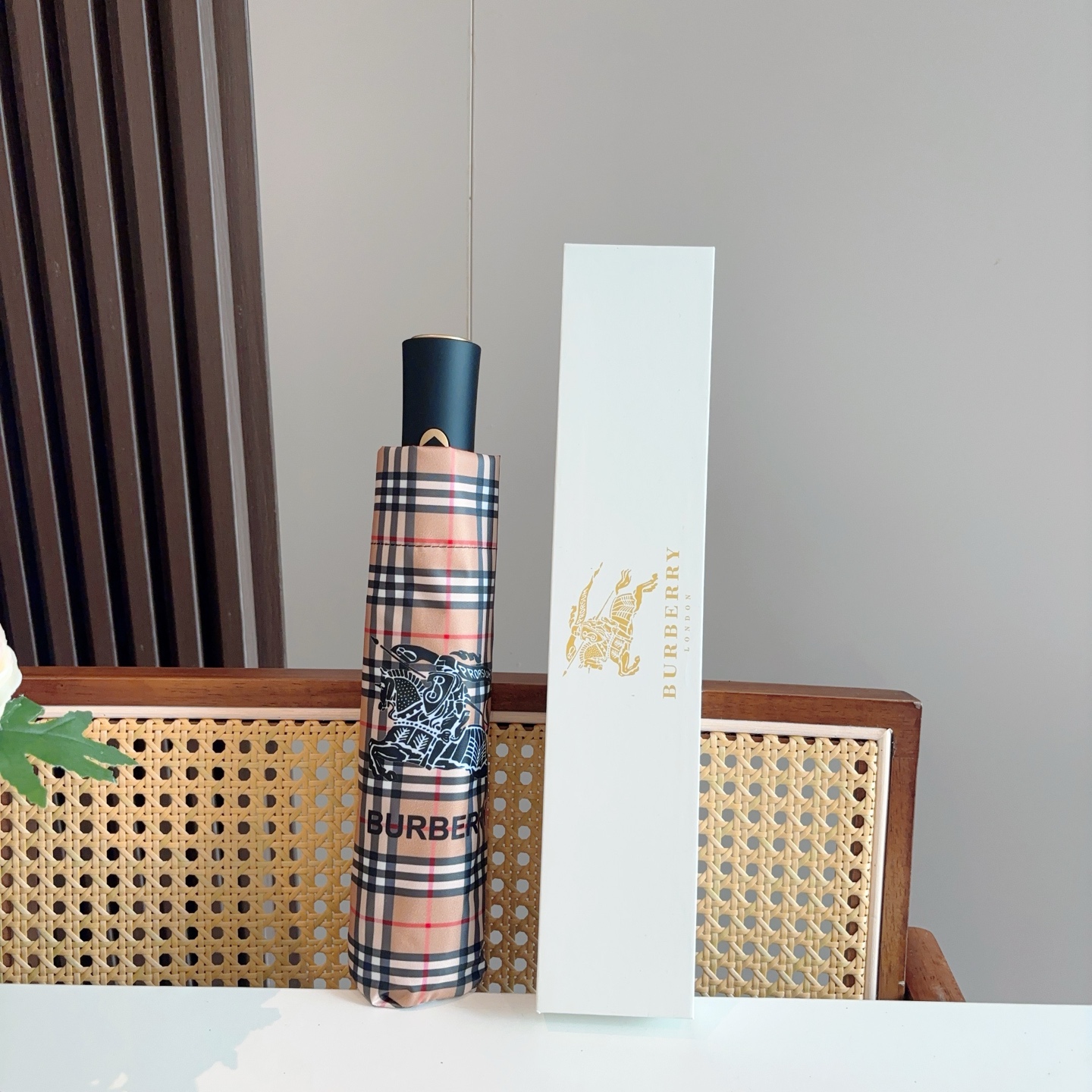  BURBERRY（巴宝莉） 三折自动折叠晴雨伞 年度巅峰之作 经典 高雅 时髦 这就是被称为英国BUR