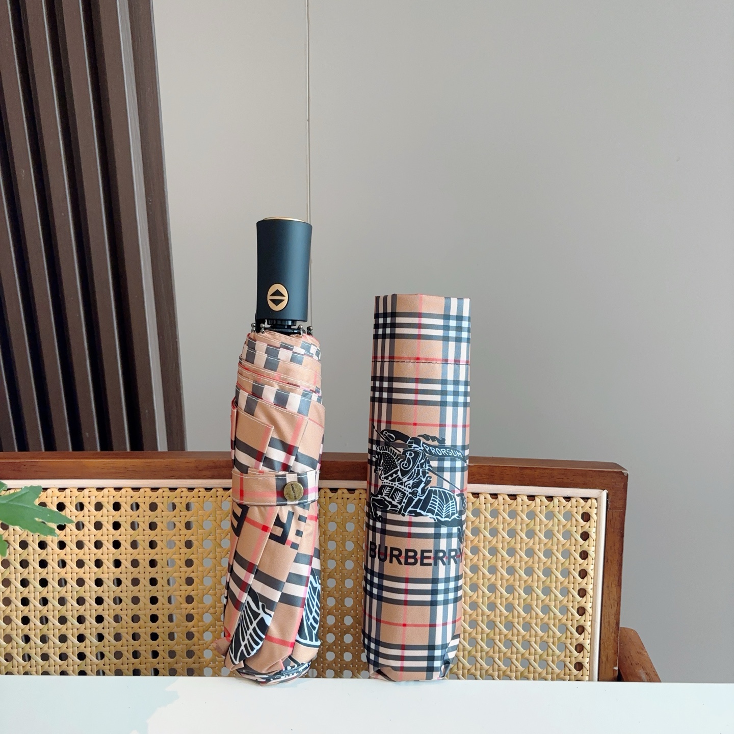  BURBERRY（巴宝莉） 三折自动折叠晴雨伞 年度巅峰之作 经典 高雅 时髦 这就是被称为英国BUR