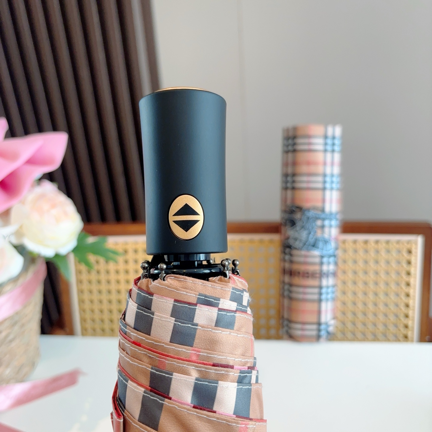  BURBERRY（巴宝莉） 三折自动折叠晴雨伞 年度巅峰之作 经典 高雅 时髦 这就是被称为英国BUR