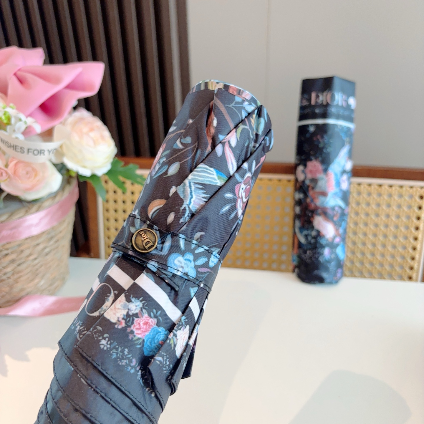  DIOR（迪奥）三折自动折叠晴雨伞  时尚原单代工品质 细节精致 看得见的品质 打破一成不变 色泽纯正