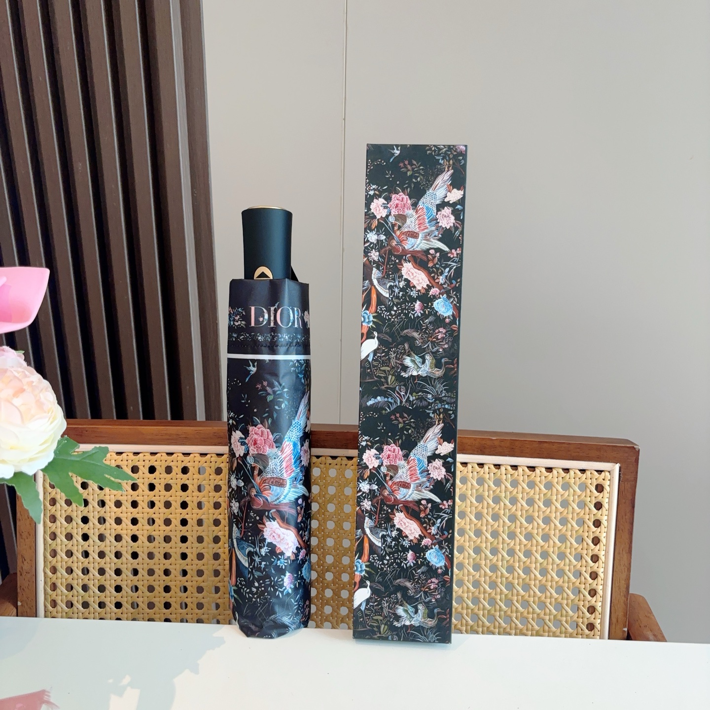  DIOR（迪奥）三折自动折叠晴雨伞  时尚原单代工品质 细节精致 看得见的品质 打破一成不变 色泽纯正