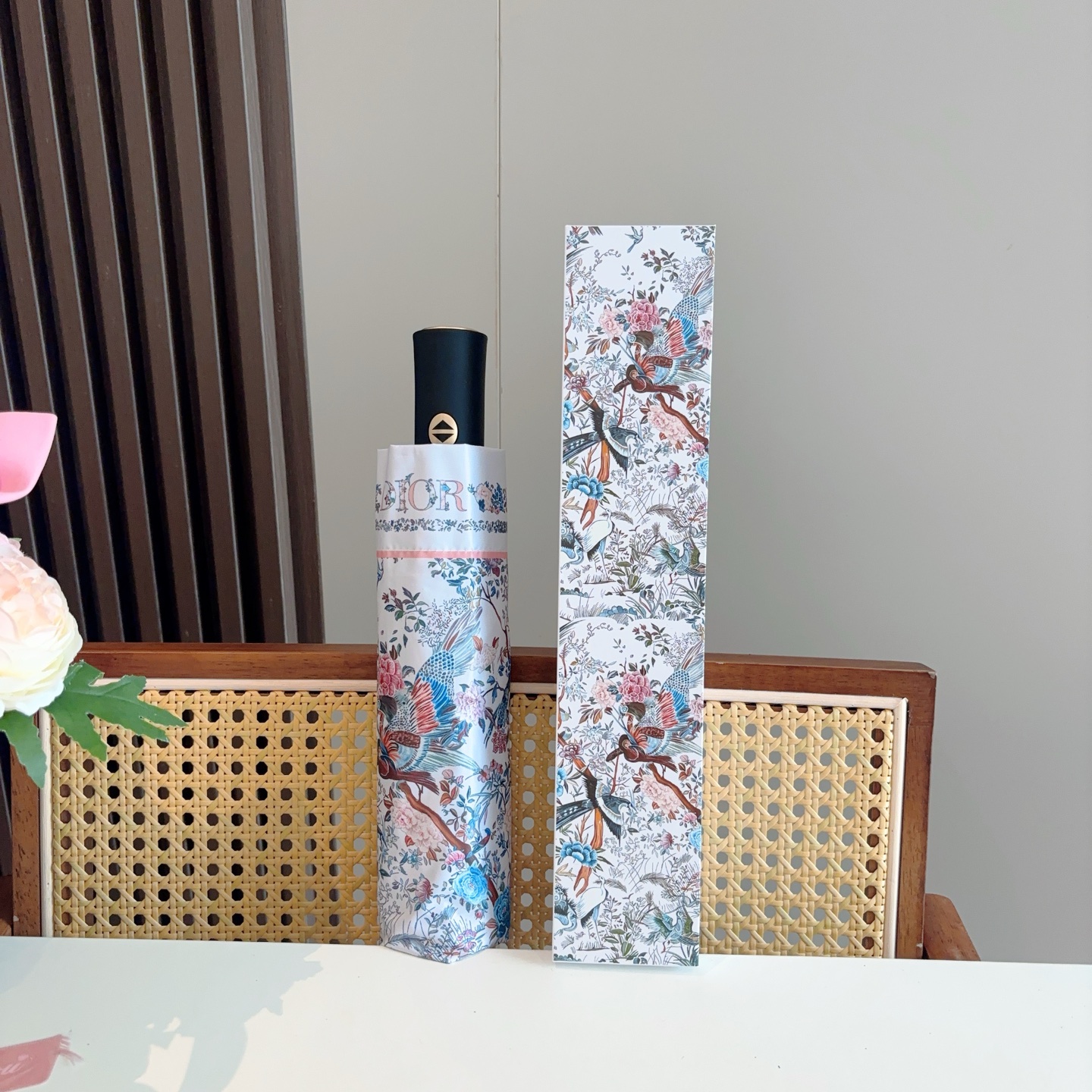  DIOR（迪奥）三折自动折叠晴雨伞  时尚原单代工品质 细节精致 看得见的品质 打破一成不变 色泽纯正