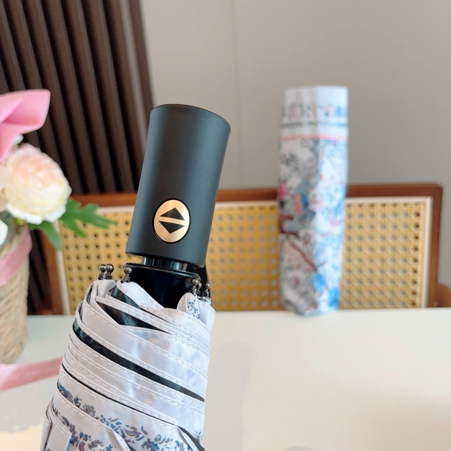  DIOR（迪奥）三折自动折叠晴雨伞  时尚原单代工品质 细节精致 看得见的品质 打破一成不变 色泽纯正