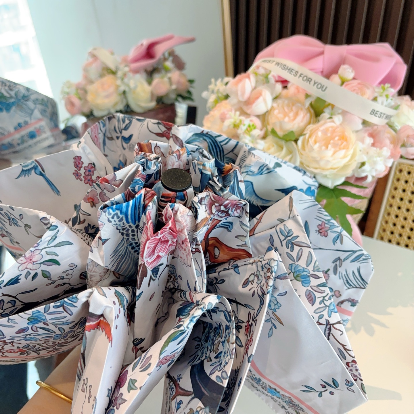  DIOR （迪奥） 五折手开折叠伞 超轻口袋 仅18cm  热卖款 时尚指数爆表 无论晴天雨天使用都相