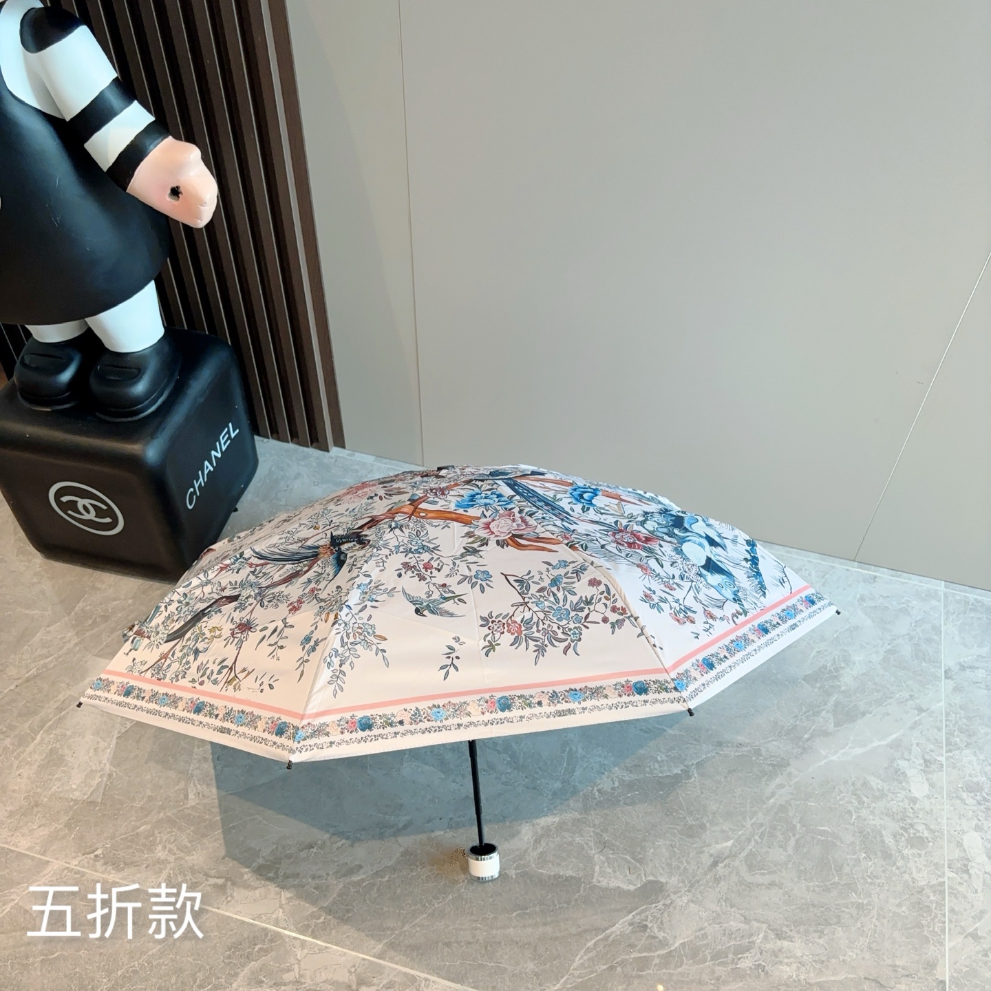  DIOR （迪奥） 五折手开折叠伞 超轻口袋 仅18cm  热卖款 时尚指数爆表 无论晴天雨天使用都相
