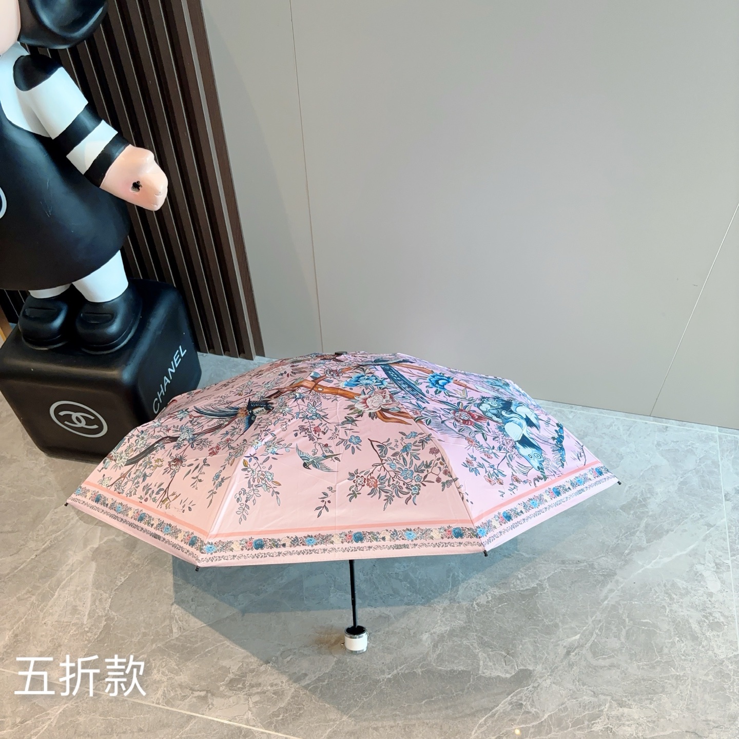  DIOR （迪奥） 五折手开折叠伞 超轻口袋 仅18cm  热卖款 时尚指数爆表 无论晴天雨天使用都相