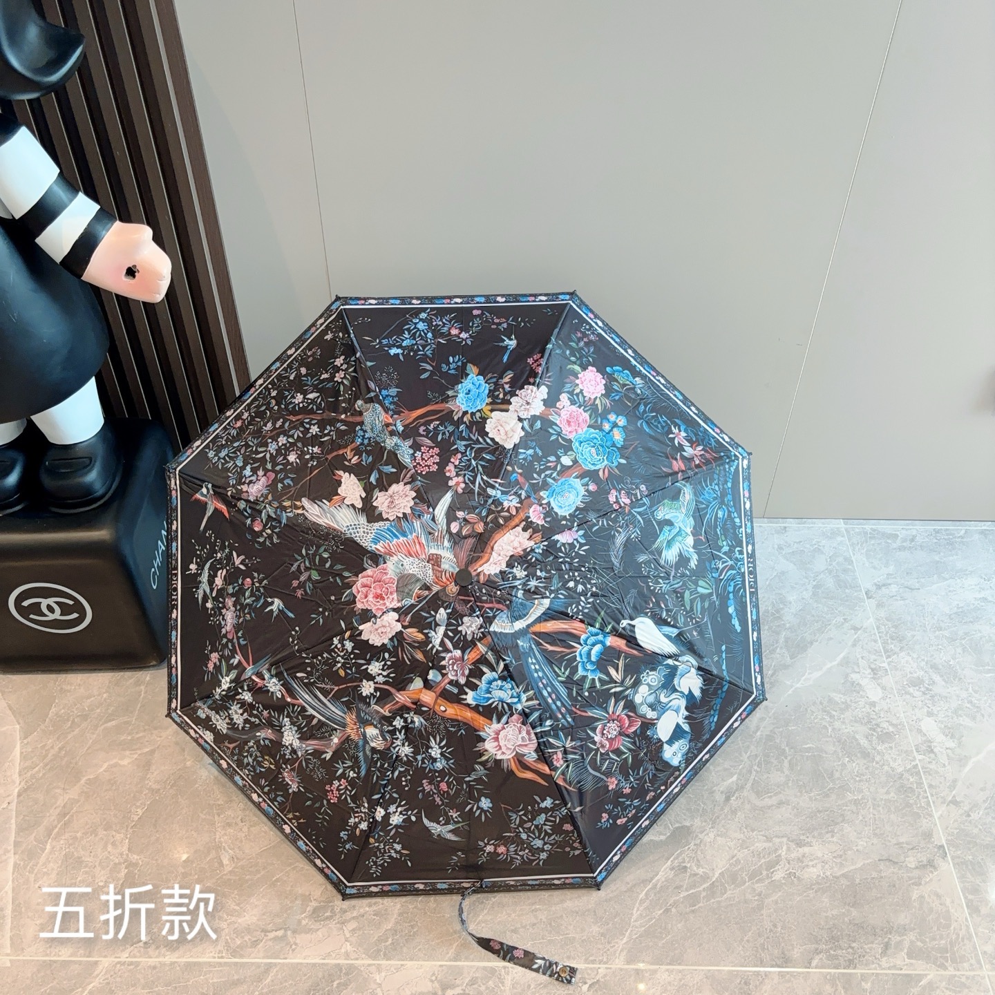  DIOR （迪奥） 五折手开折叠伞 超轻口袋 仅18cm  热卖款 时尚指数爆表 无论晴天雨天使用都相