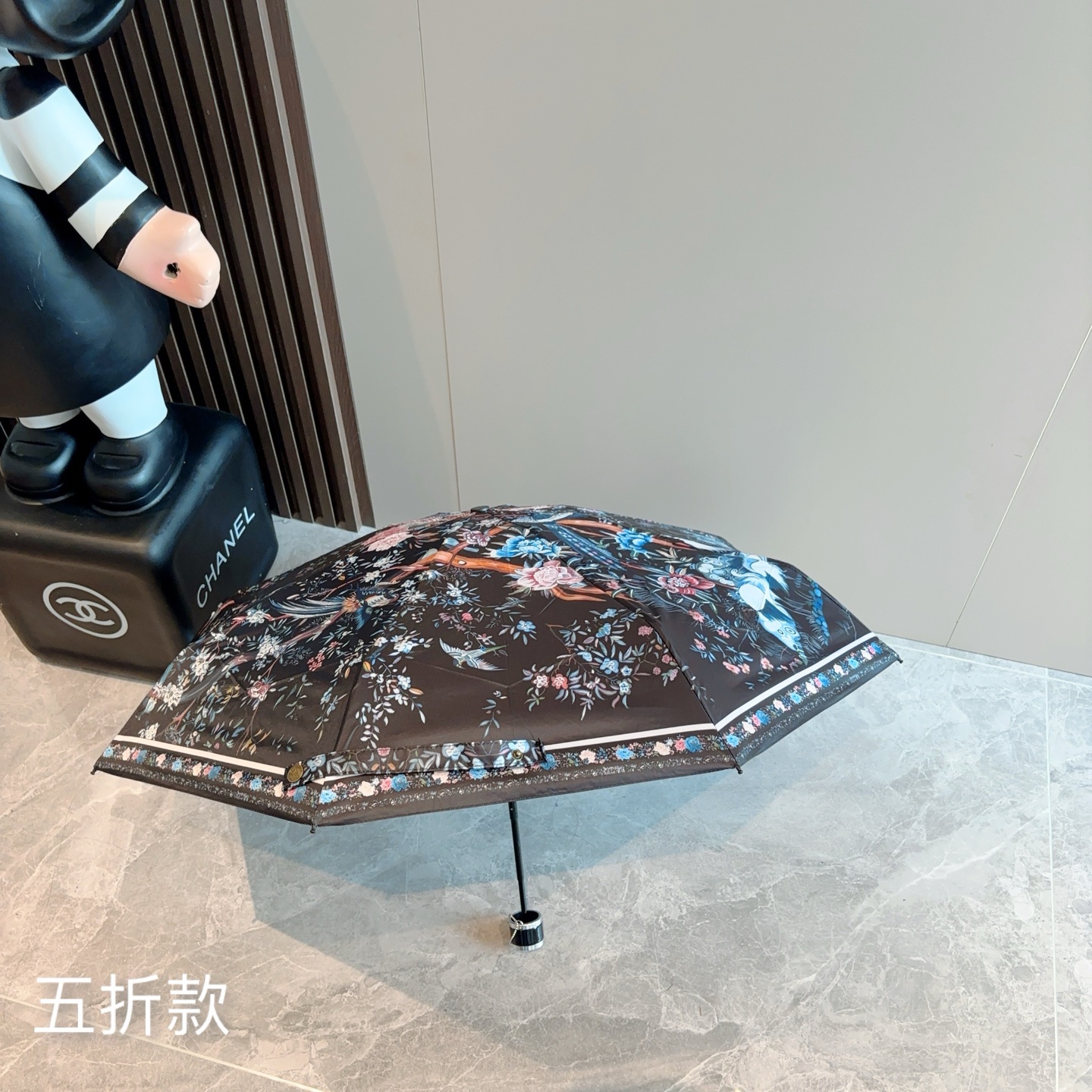 DIOR （迪奥） 五折手开折叠伞 超轻口袋 仅18cm  热卖款 时尚指数爆表 无论晴天雨天使用都相