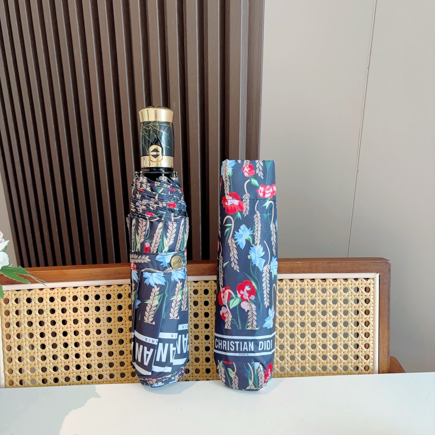  DIOR（迪奥）新款 麦穗 三折自动折叠晴雨伞  时尚原单代工品质 细节精致 看得见的品质 打破一成不