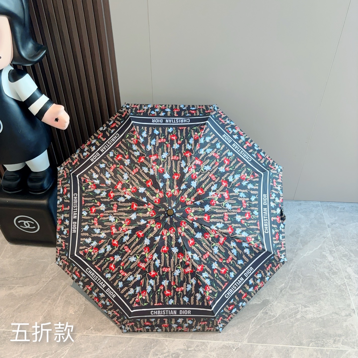  DIOR （迪奥） 五折手开折叠伞 超轻口袋 仅18cm  热卖款 时尚指数爆表 无论晴天雨天使用都相