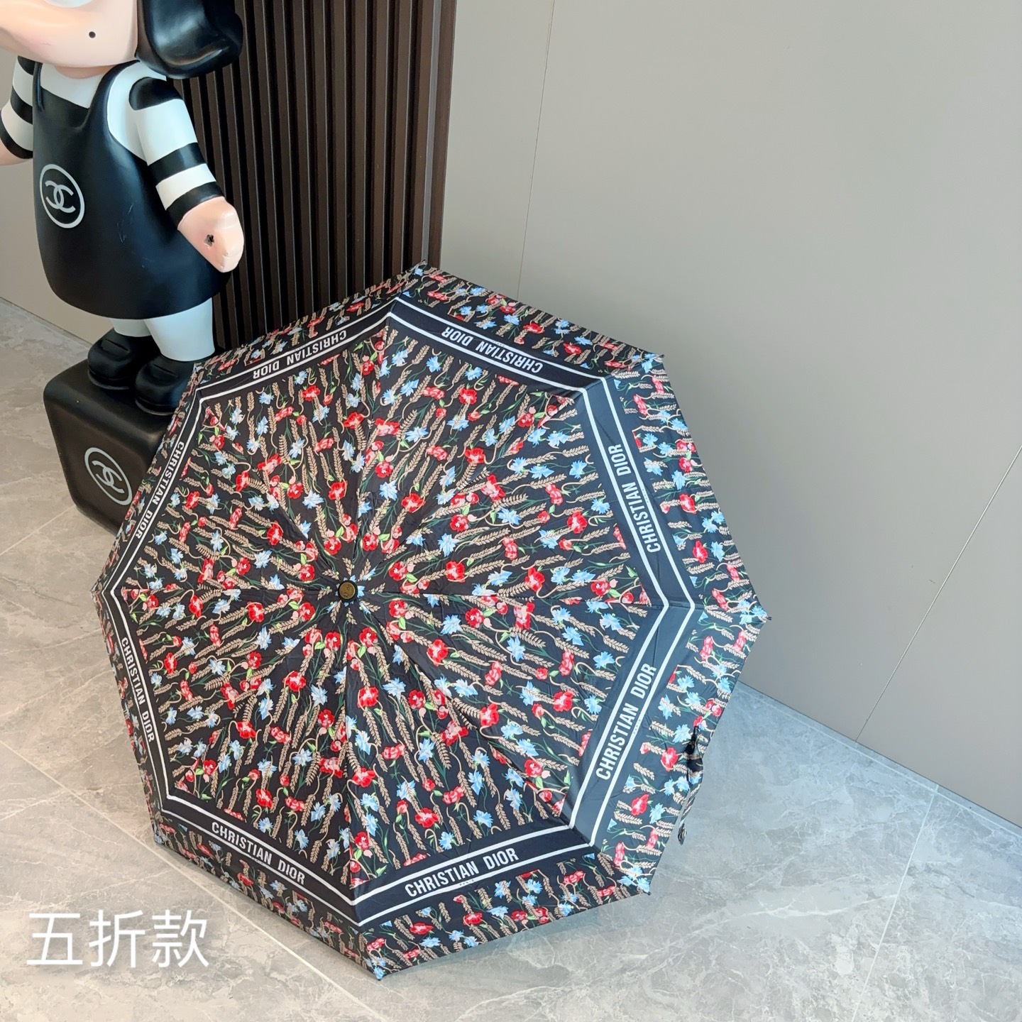  DIOR （迪奥） 五折手开折叠伞 超轻口袋 仅18cm  热卖款 时尚指数爆表 无论晴天雨天使用都相