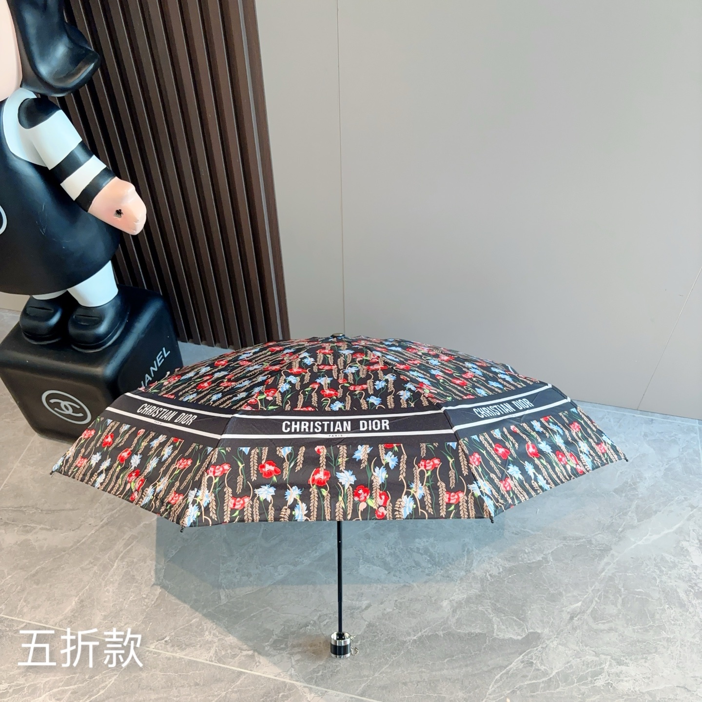  DIOR （迪奥） 五折手开折叠伞 超轻口袋 仅18cm  热卖款 时尚指数爆表 无论晴天雨天使用都相