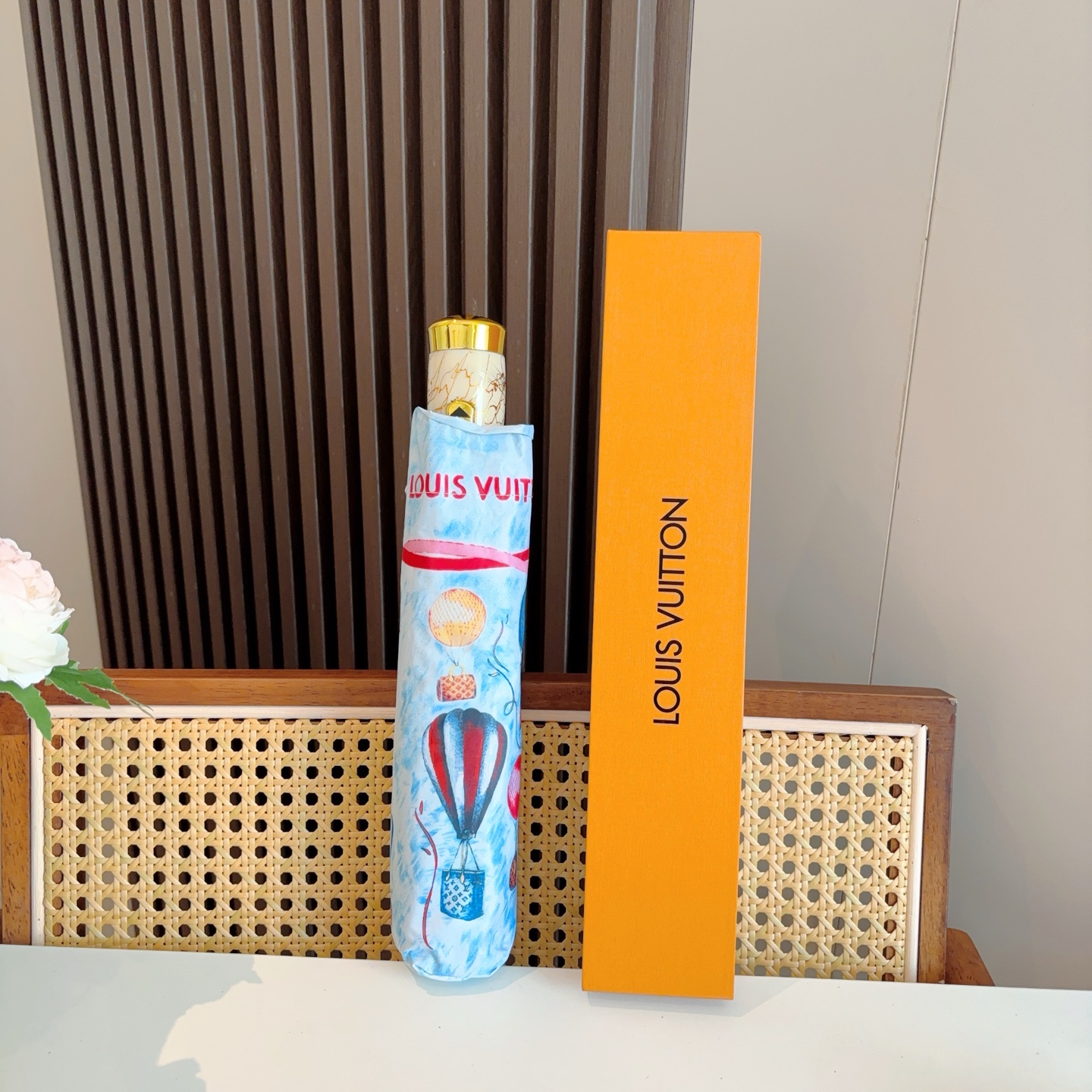  LOUIS VUITTON （路易威登）热气球三折自动折叠晴雨伞 新涂层技术深色伞面 拥有令人惊喜的遮